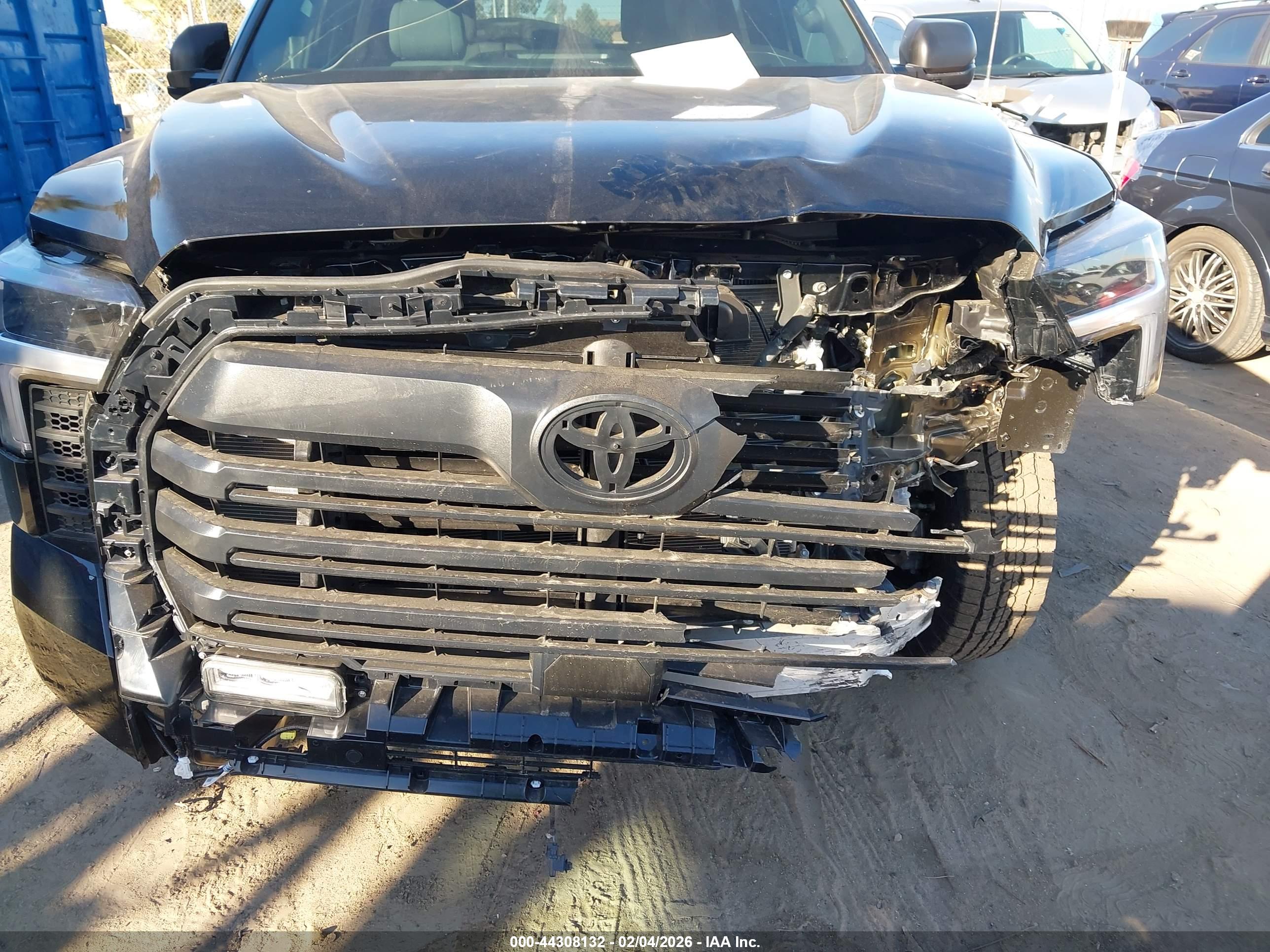 TOYOTA TUNDRA image 6