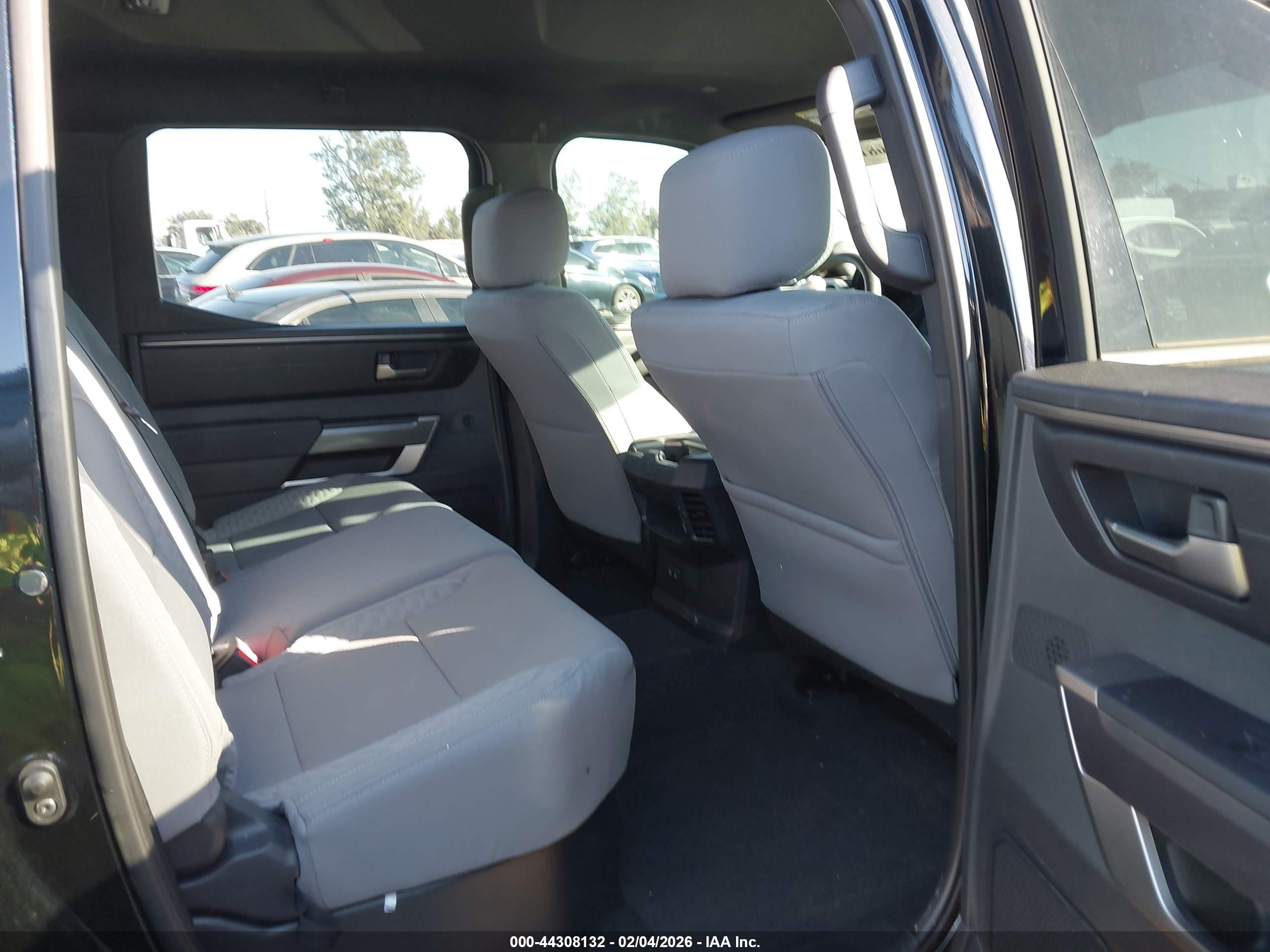 TOYOTA TUNDRA image 8
