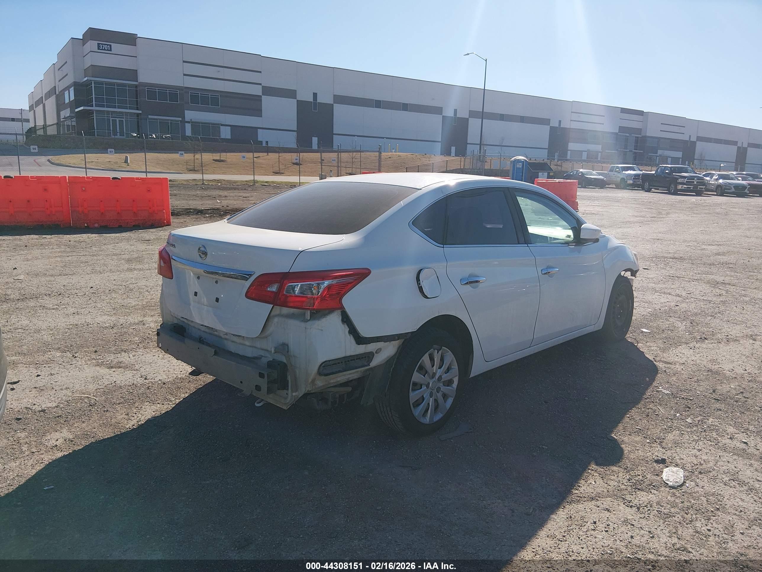 NISSAN SENTRA image 4