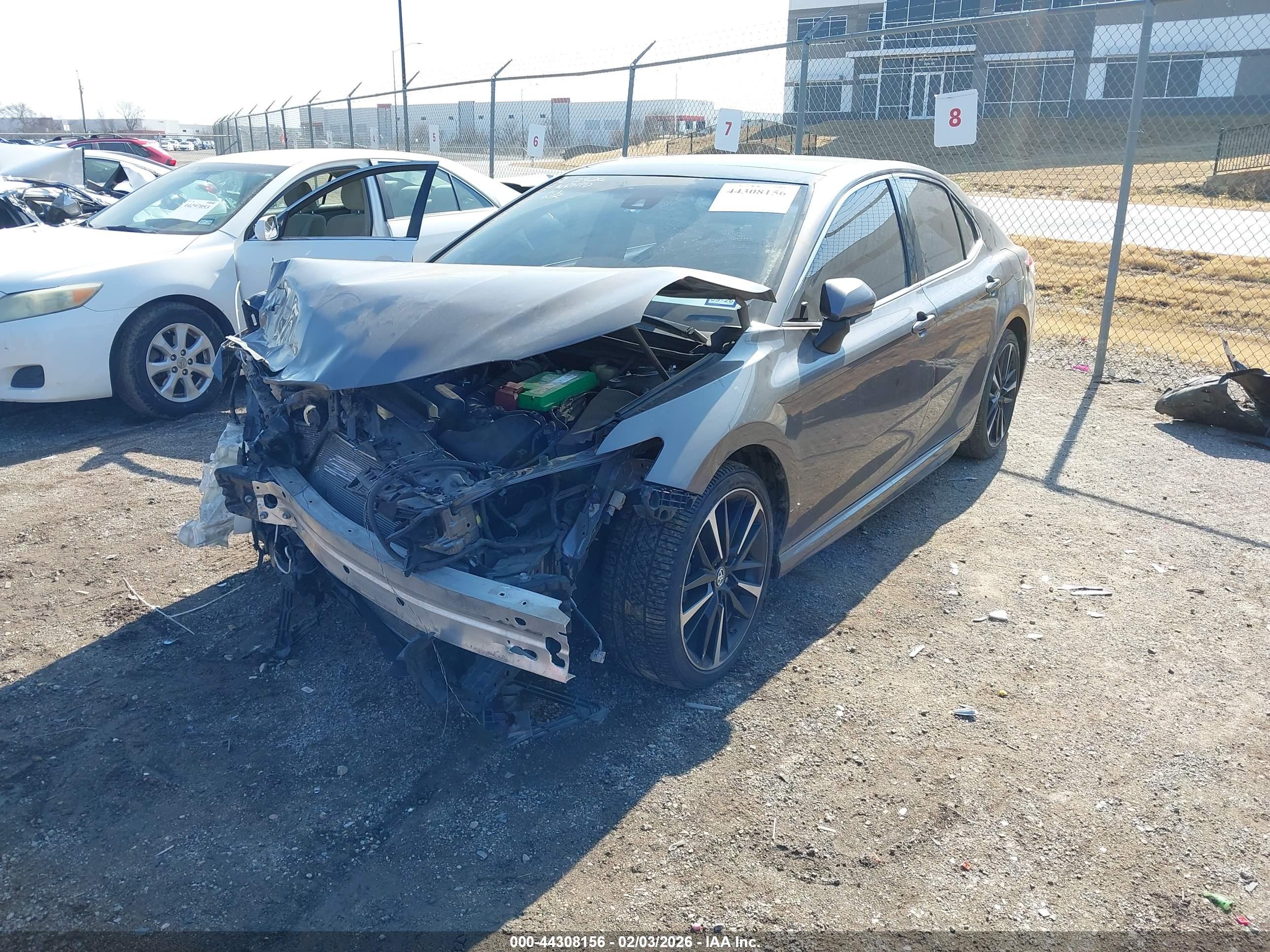TOYOTA CAMRY image 2