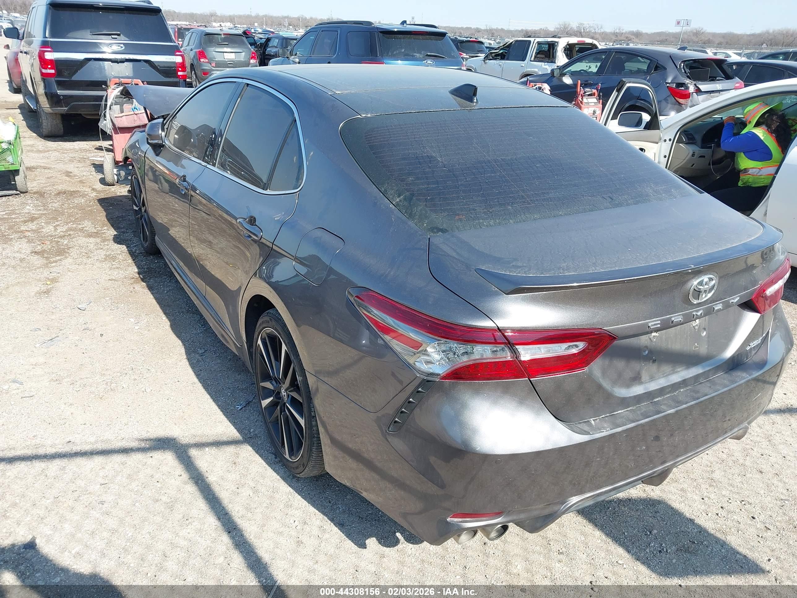 TOYOTA CAMRY image 3