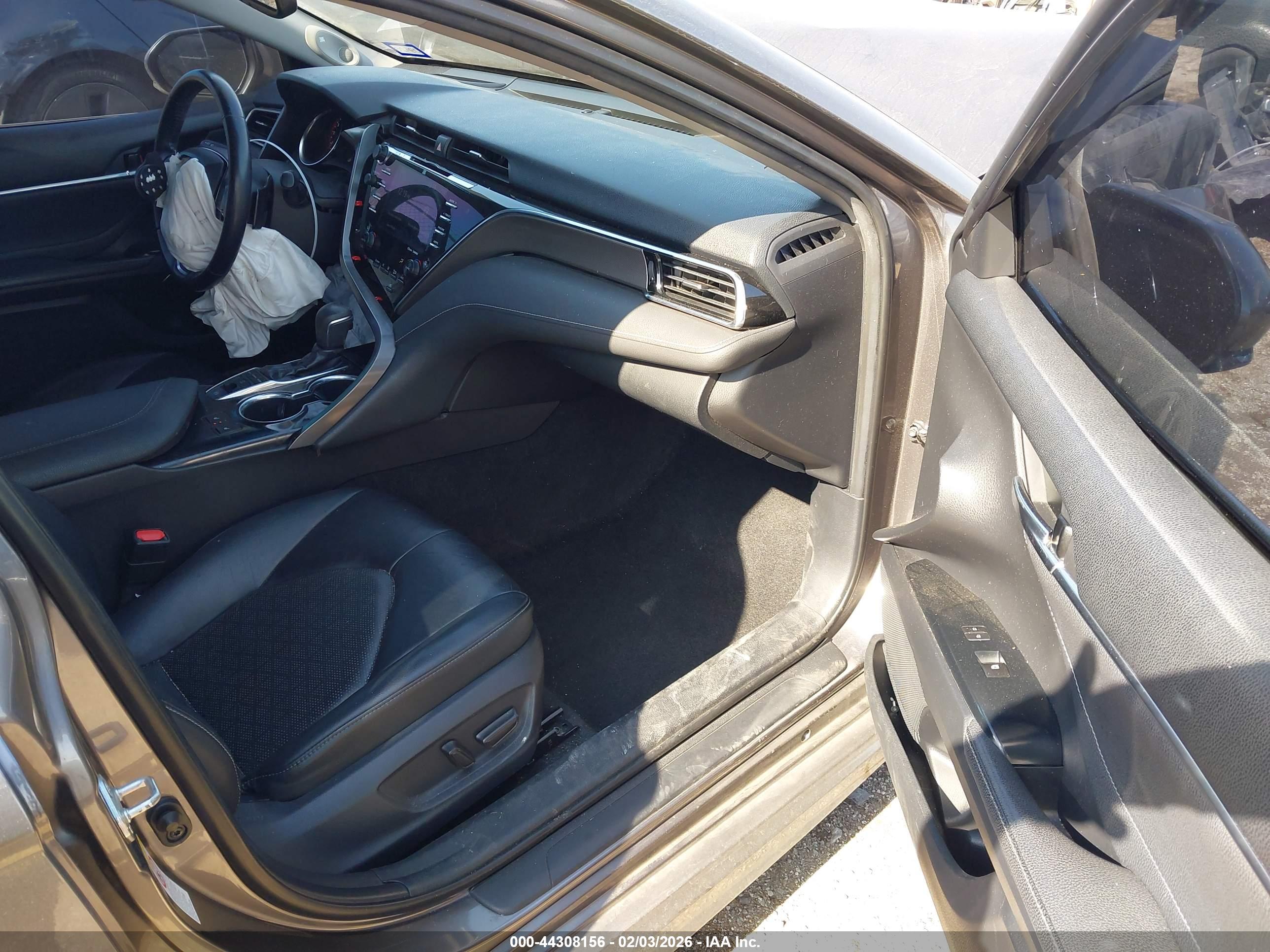 TOYOTA CAMRY image 5