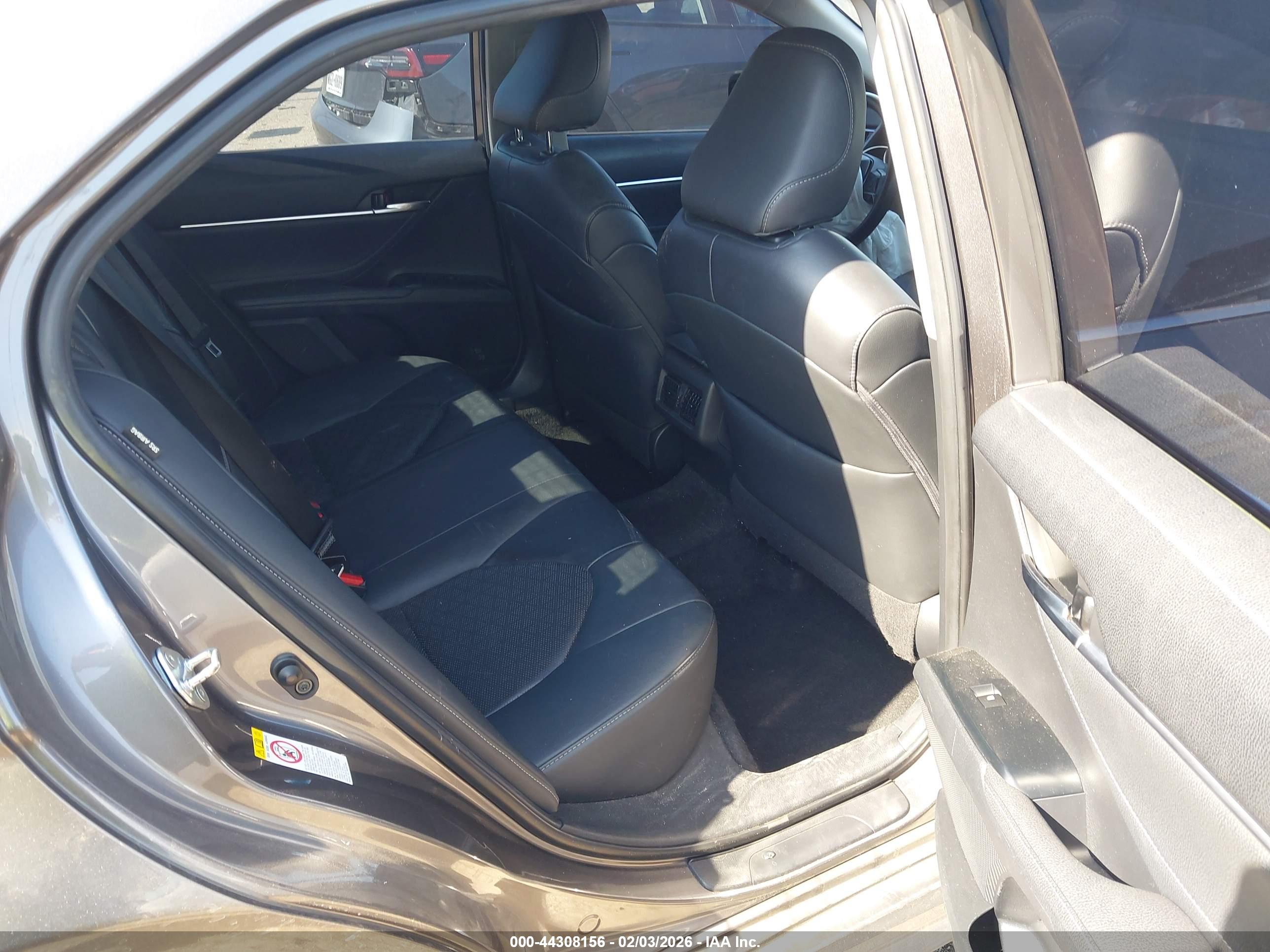 TOYOTA CAMRY image 8
