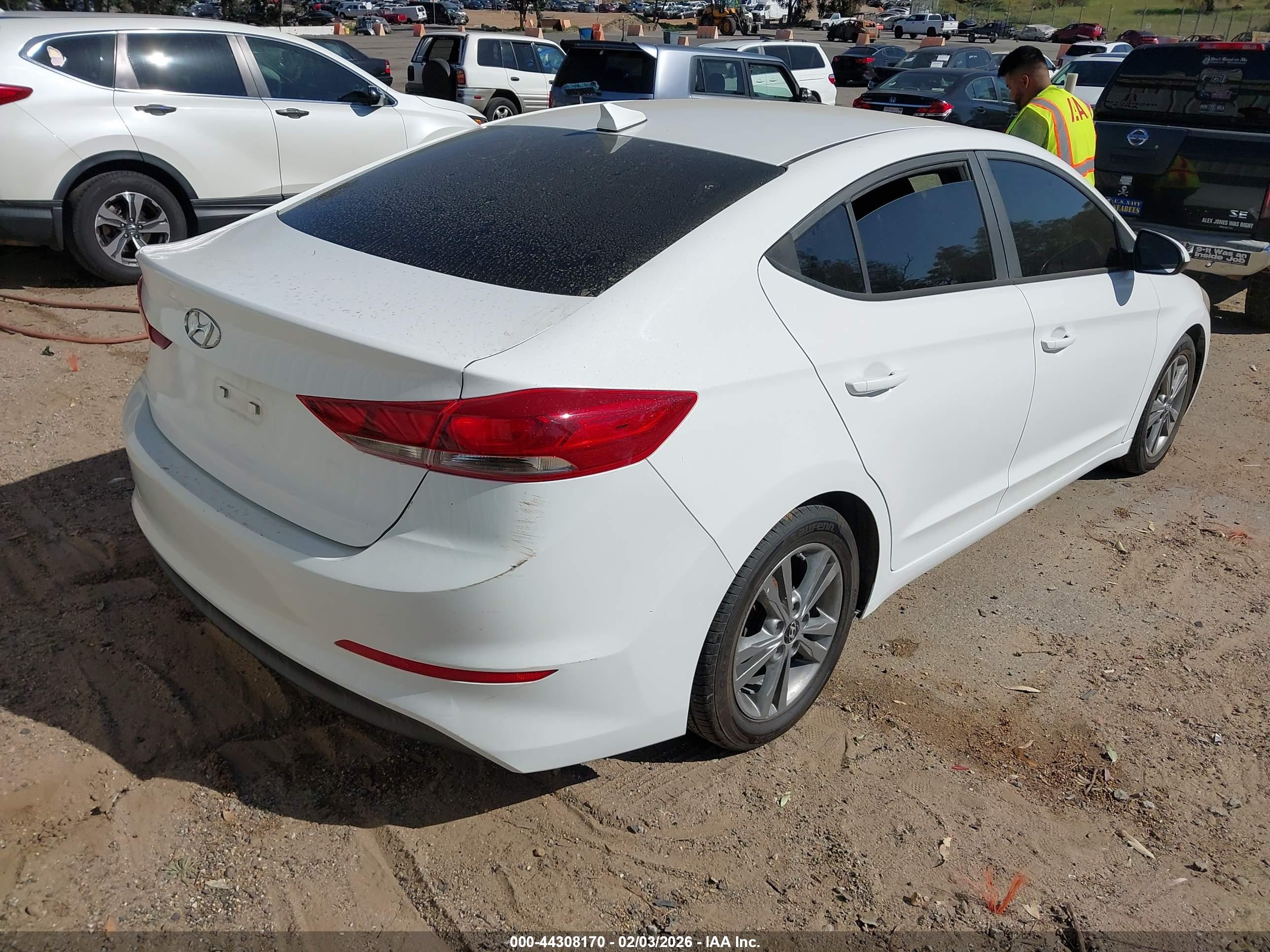 HYUNDAI ELANTRA image 4