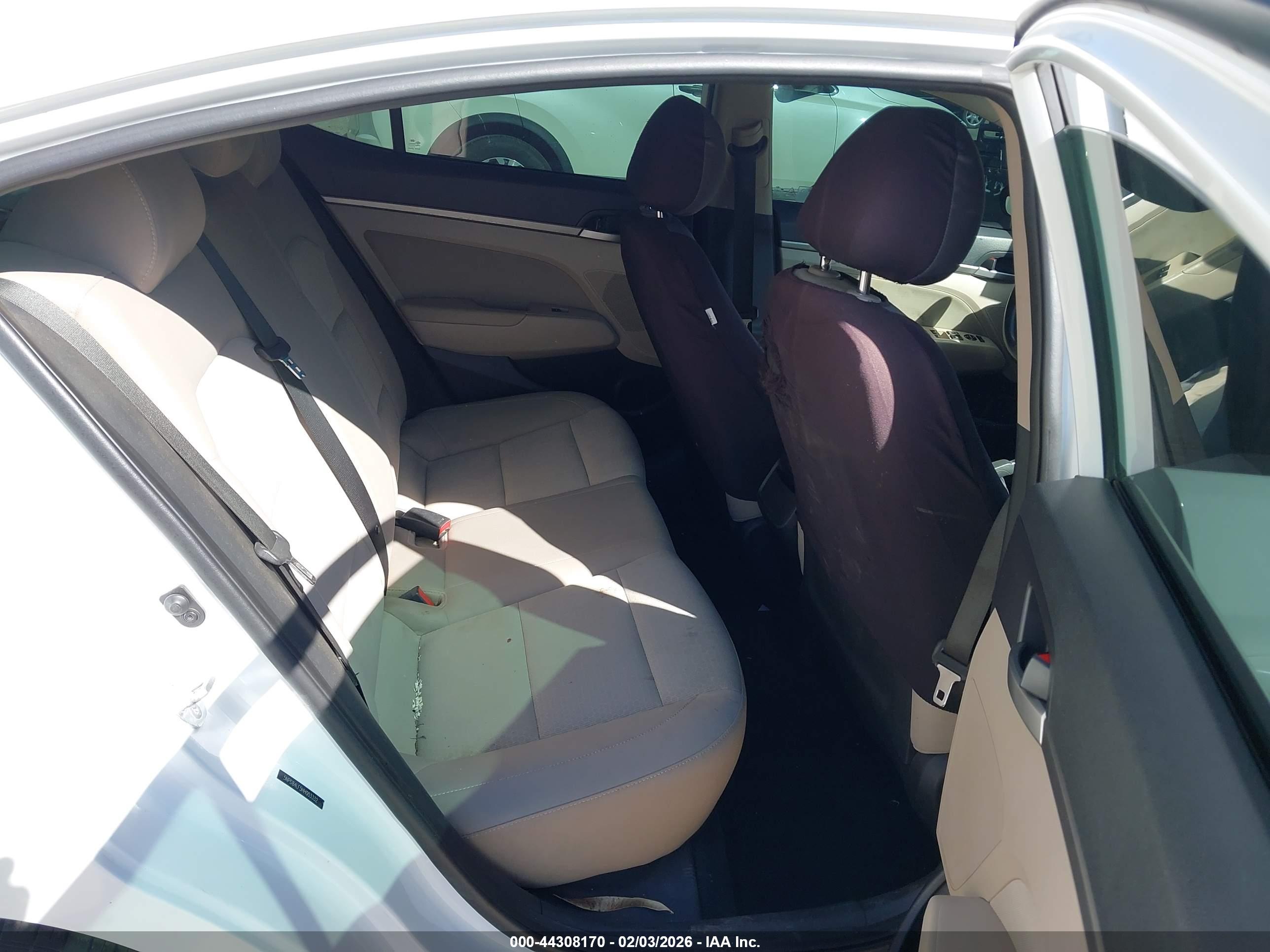 HYUNDAI ELANTRA image 8