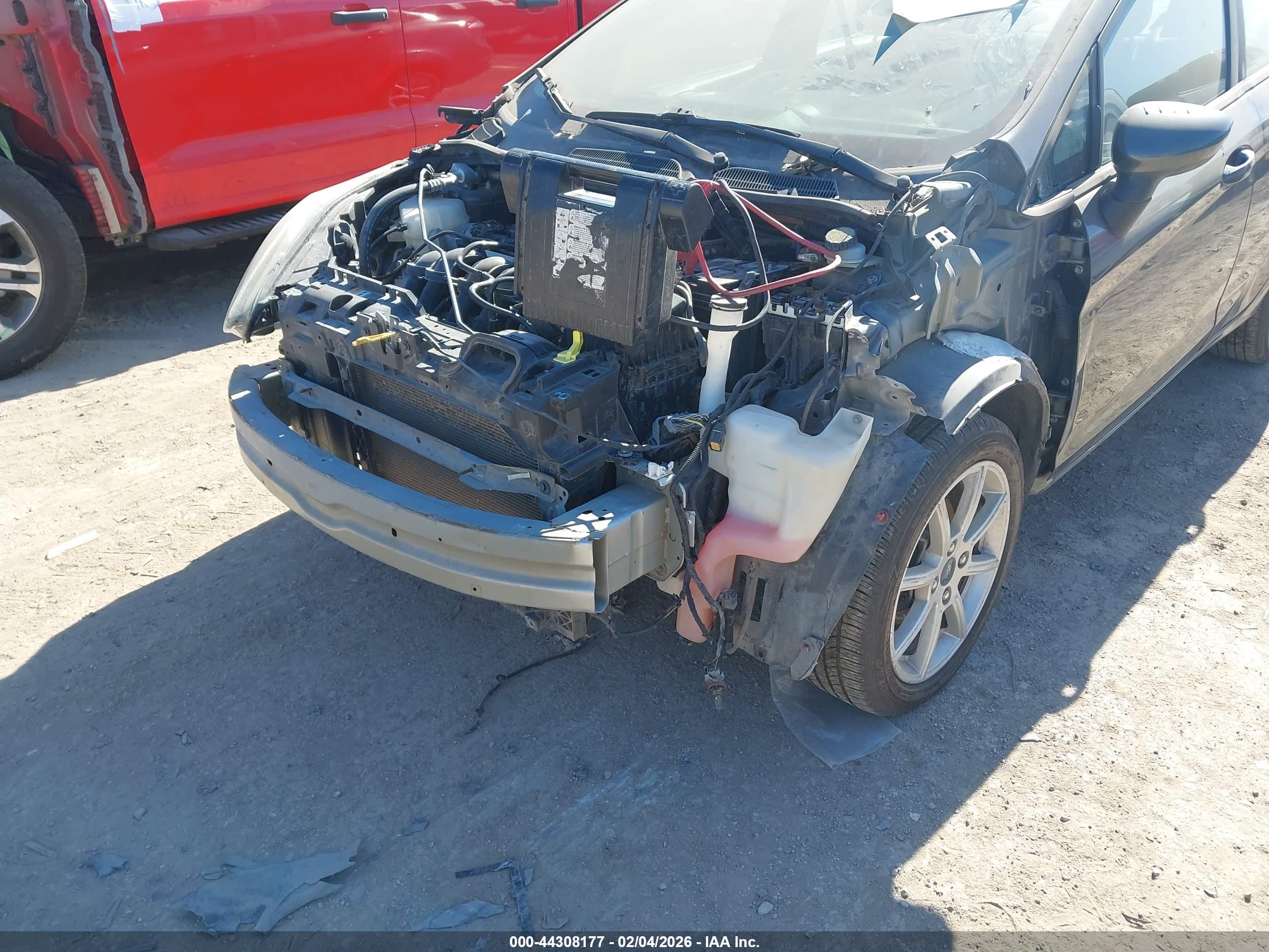 FORD FIESTA image 6