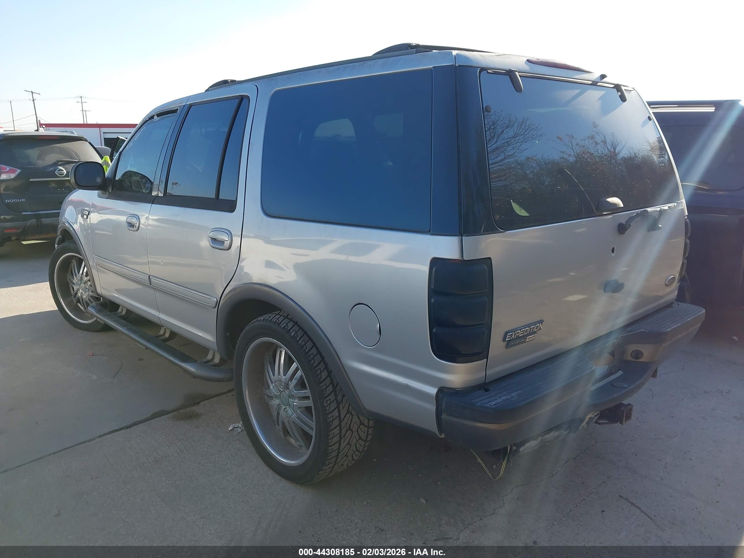 FORD EXPEDITION image 3