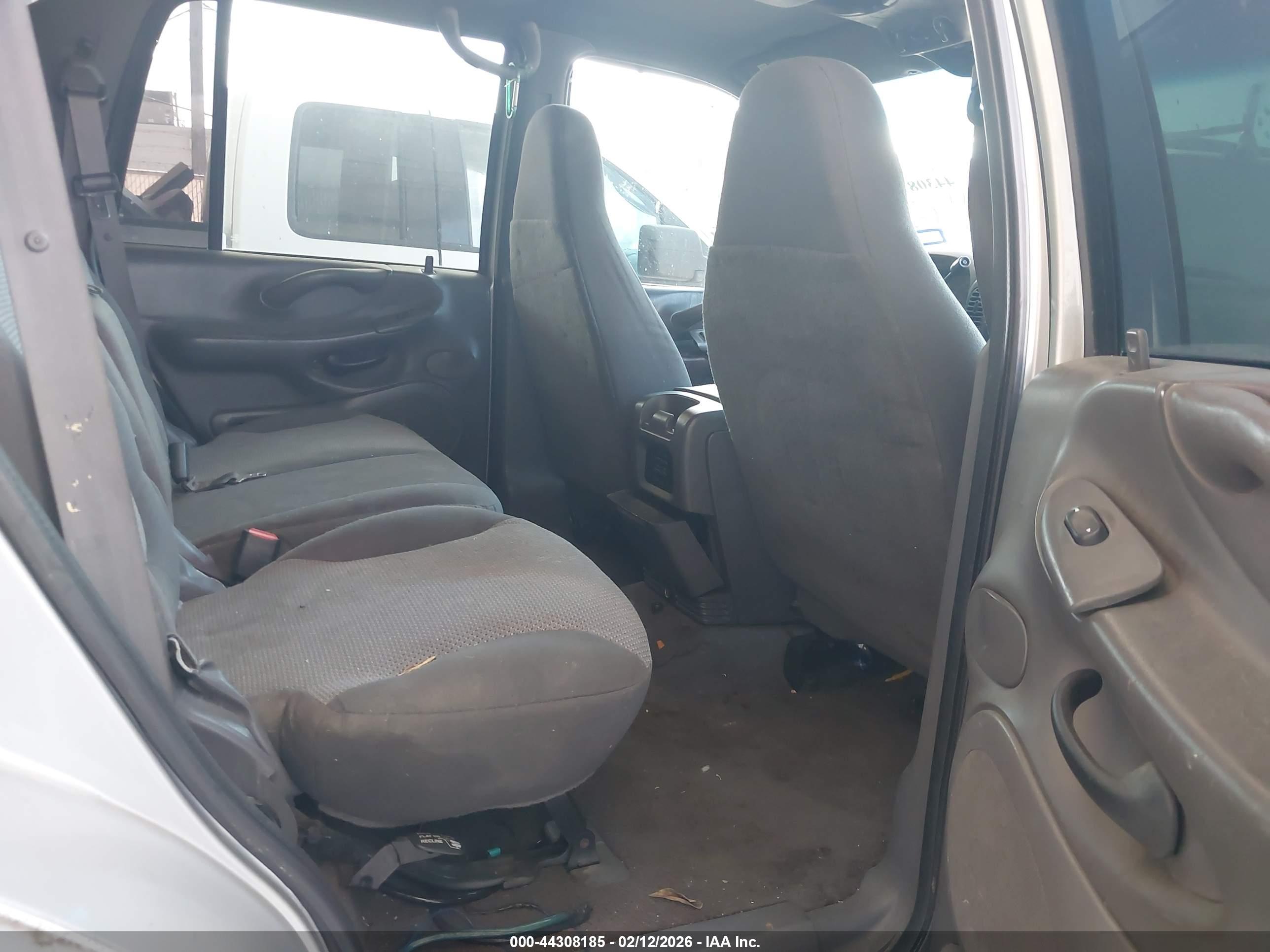 FORD EXPEDITION image 8