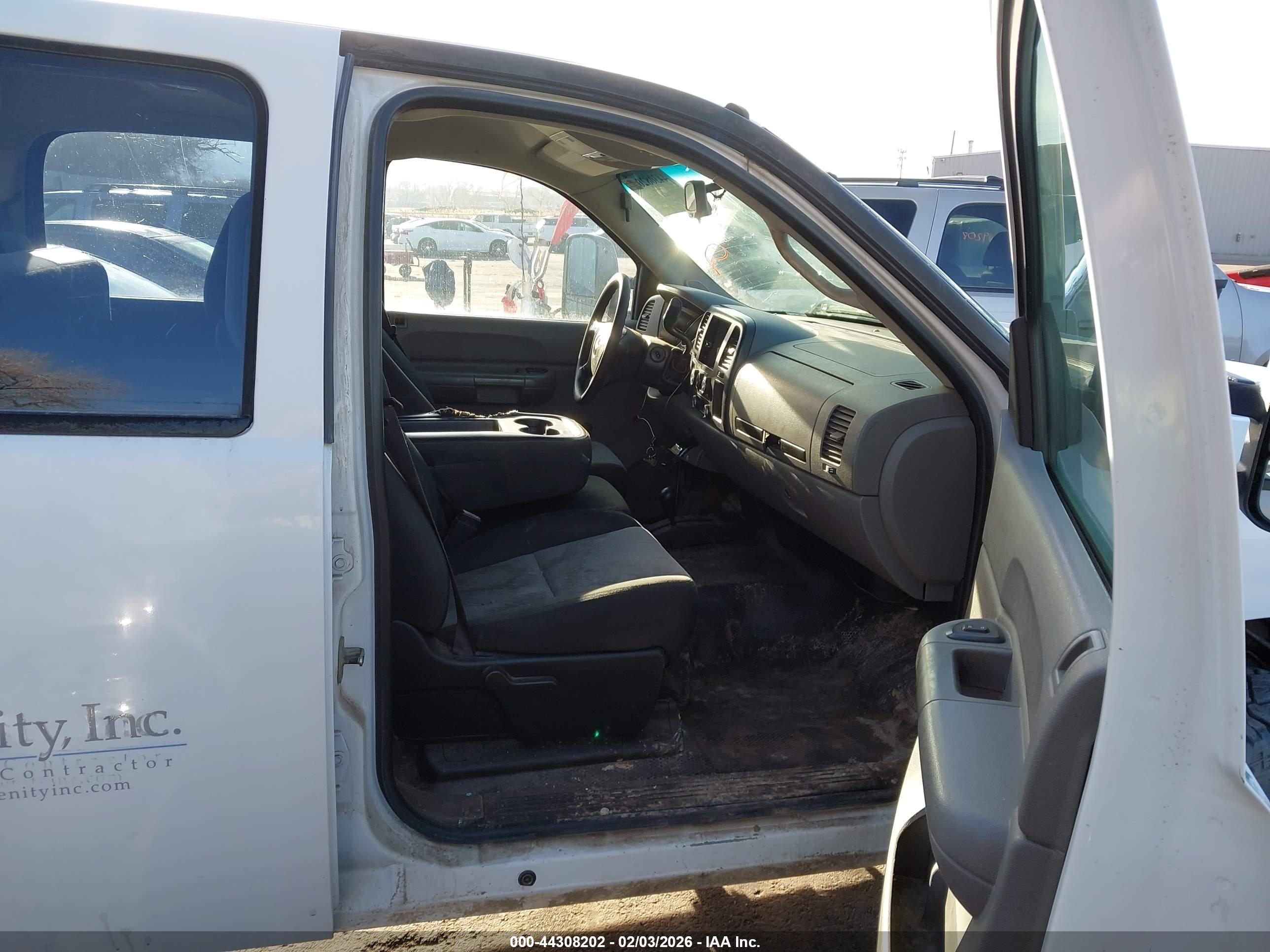 CHEVROLET SILVERADO image 5