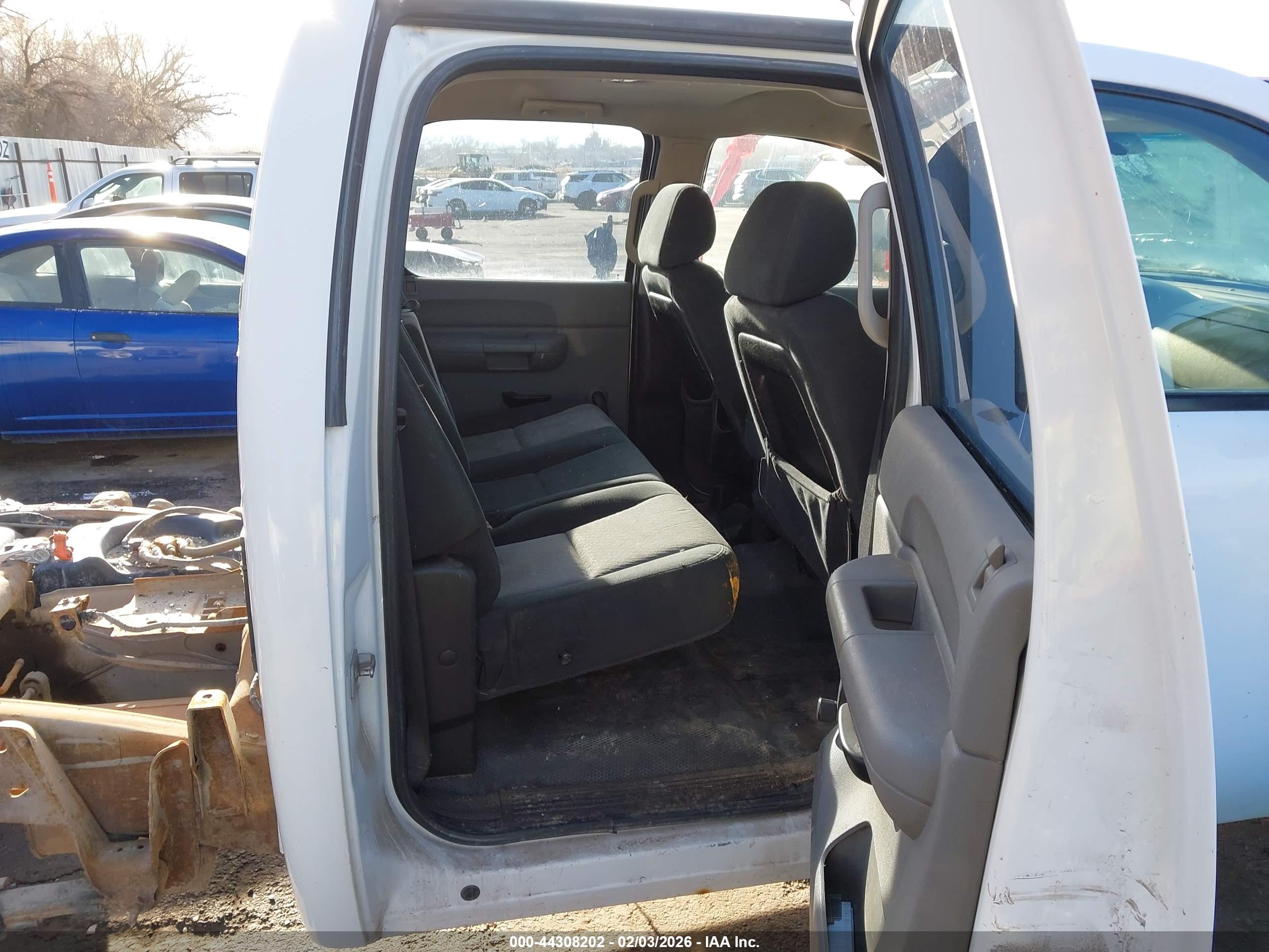 CHEVROLET SILVERADO image 8