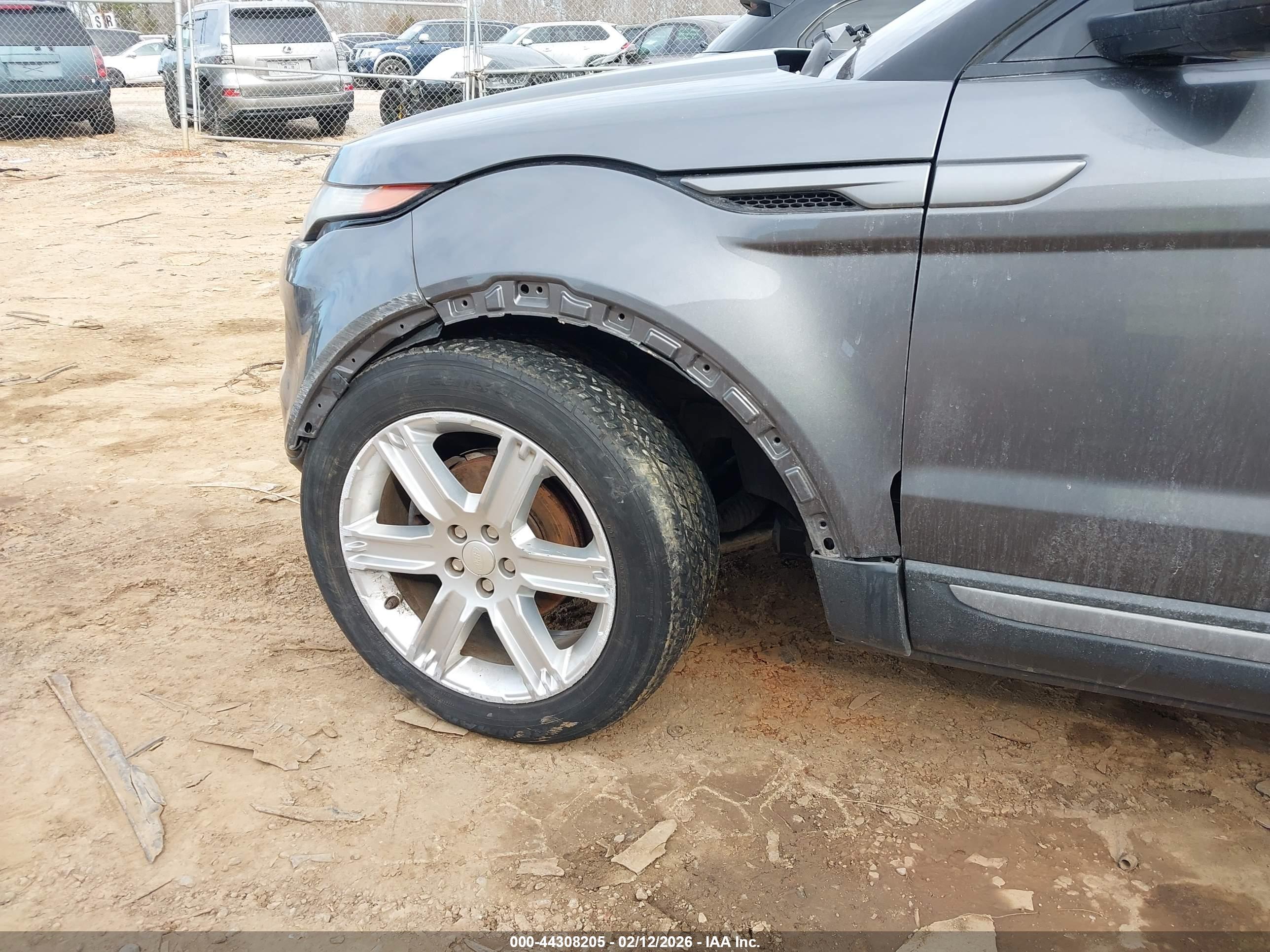 LAND ROVER image 6