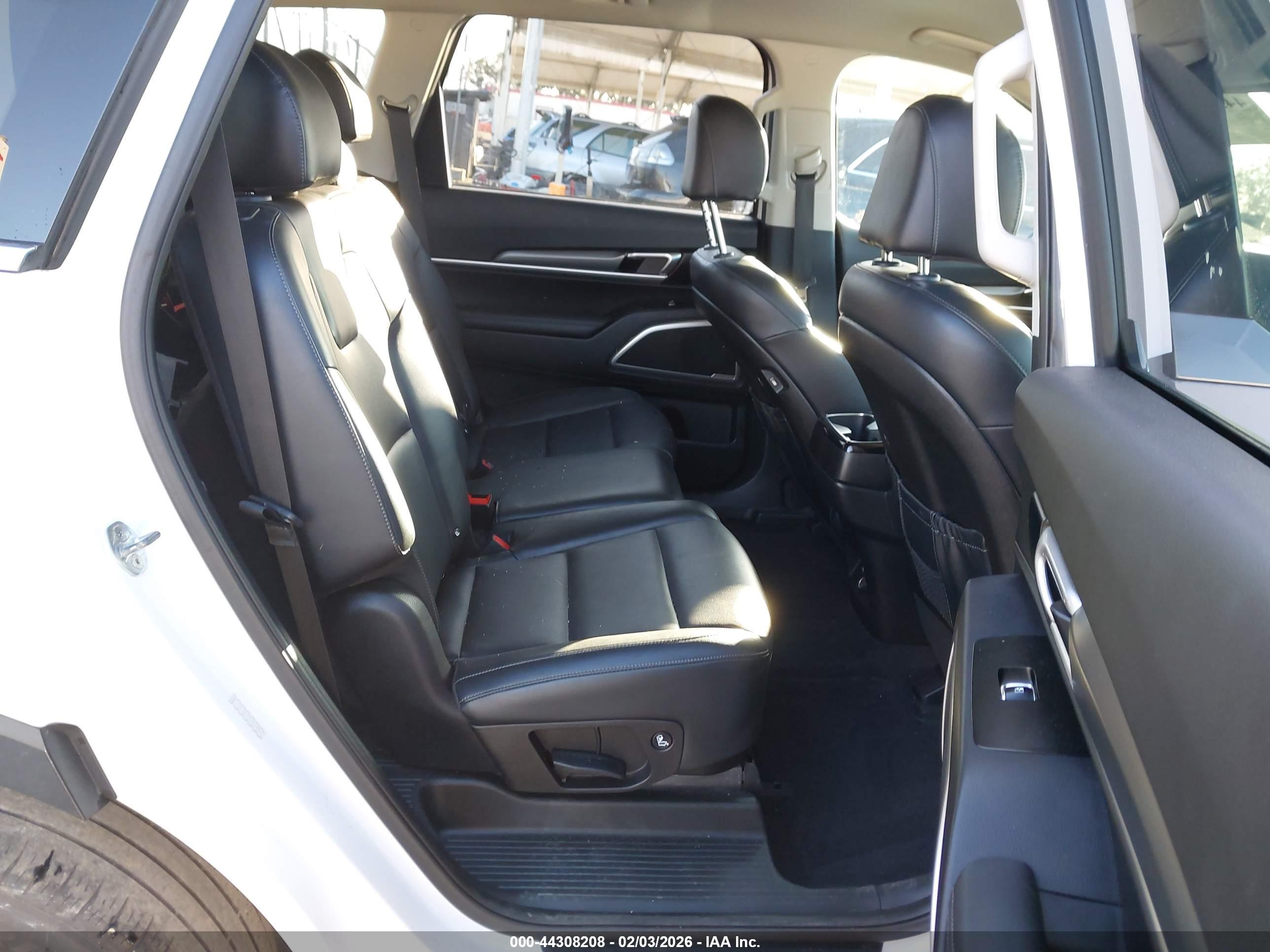 KIA TELLURIDE image 8