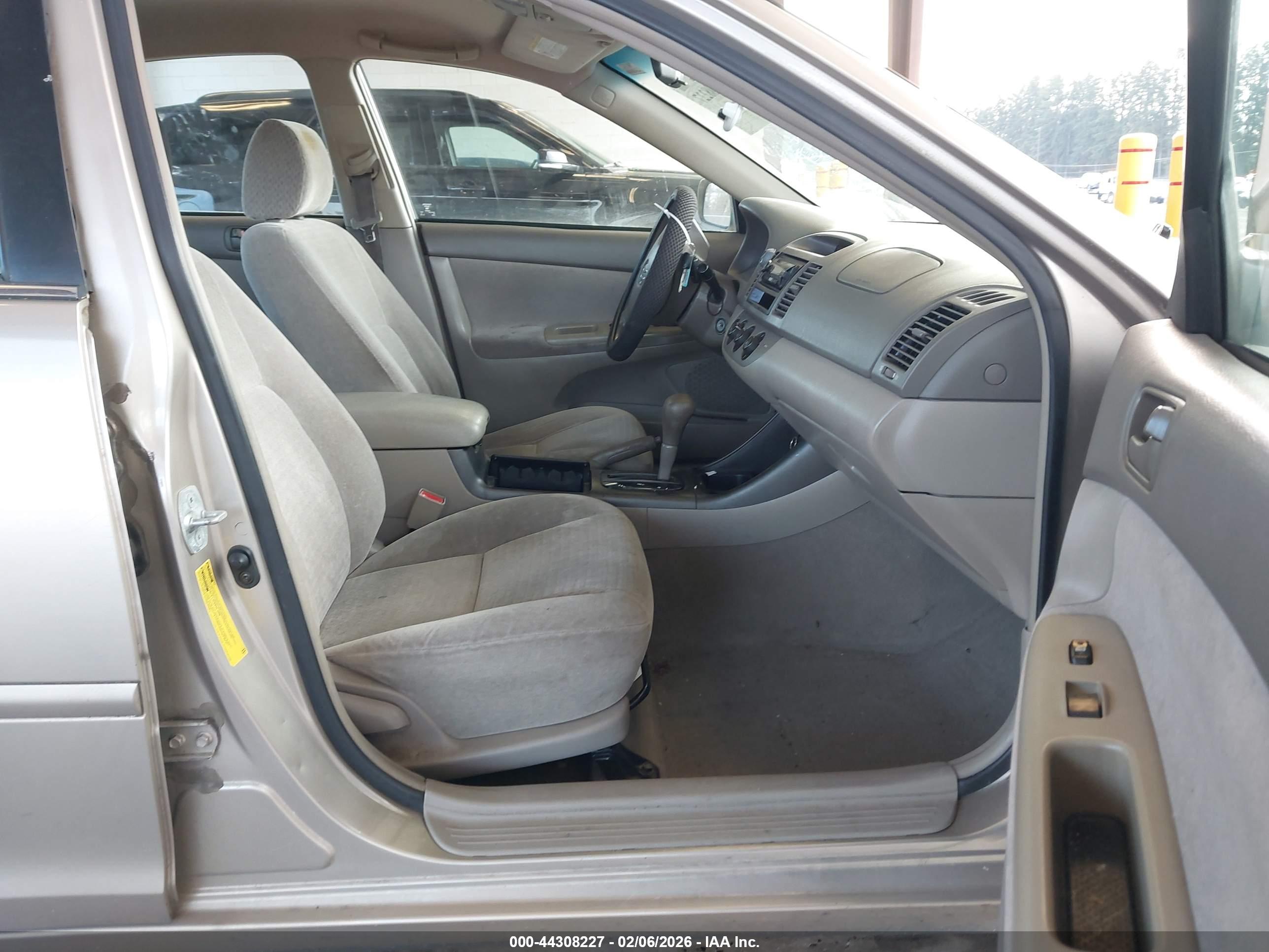 TOYOTA CAMRY image 5