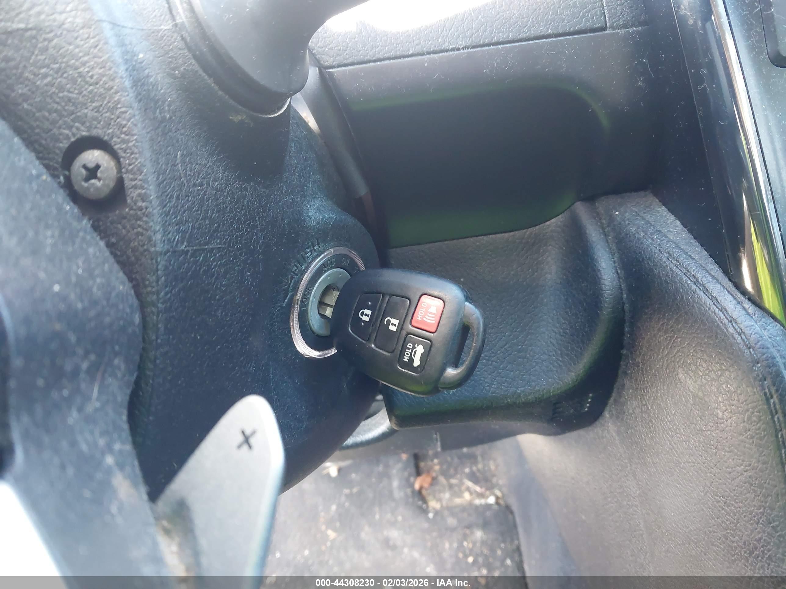 TOYOTA CAMRY image 11