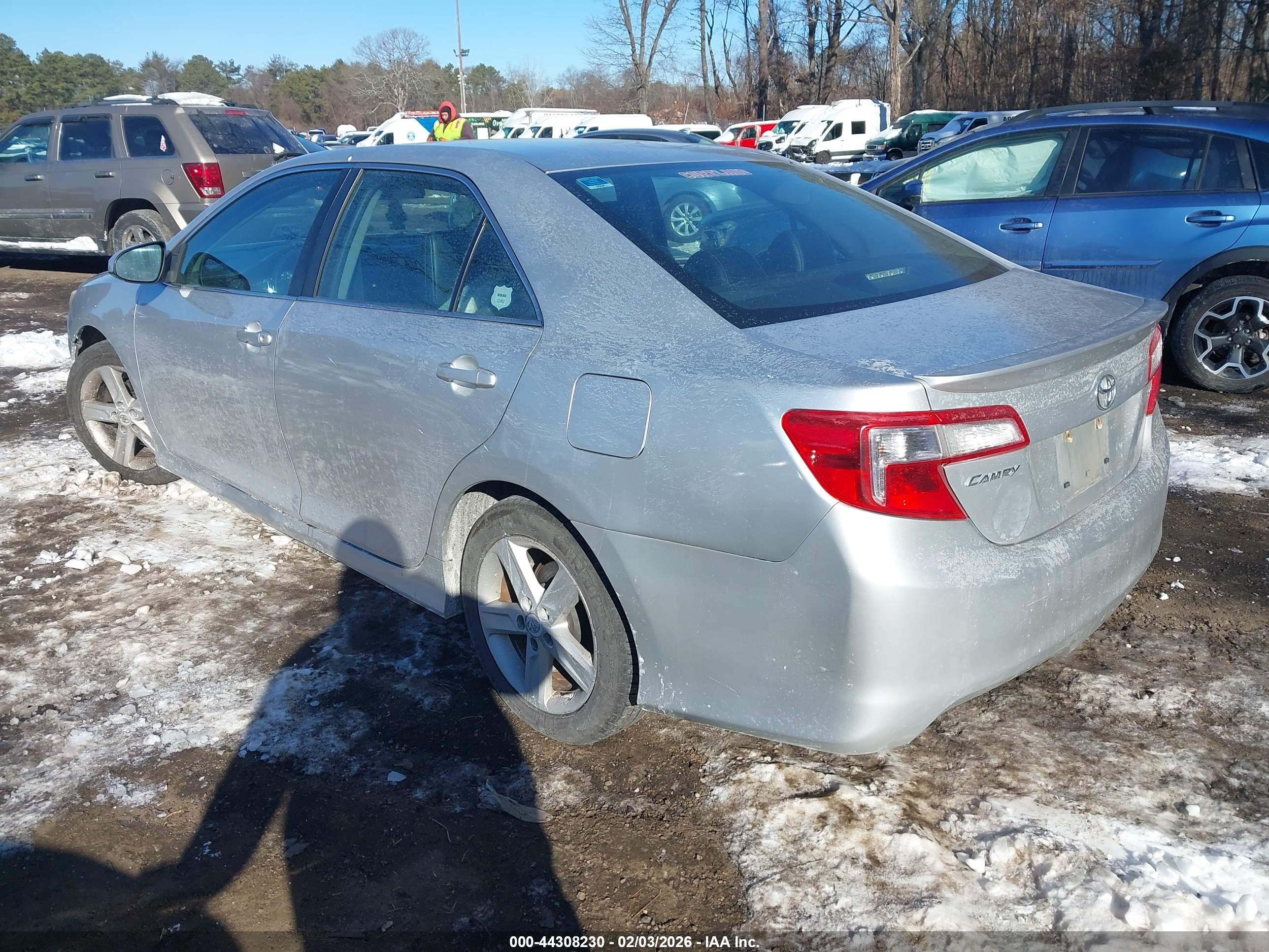 TOYOTA CAMRY image 3