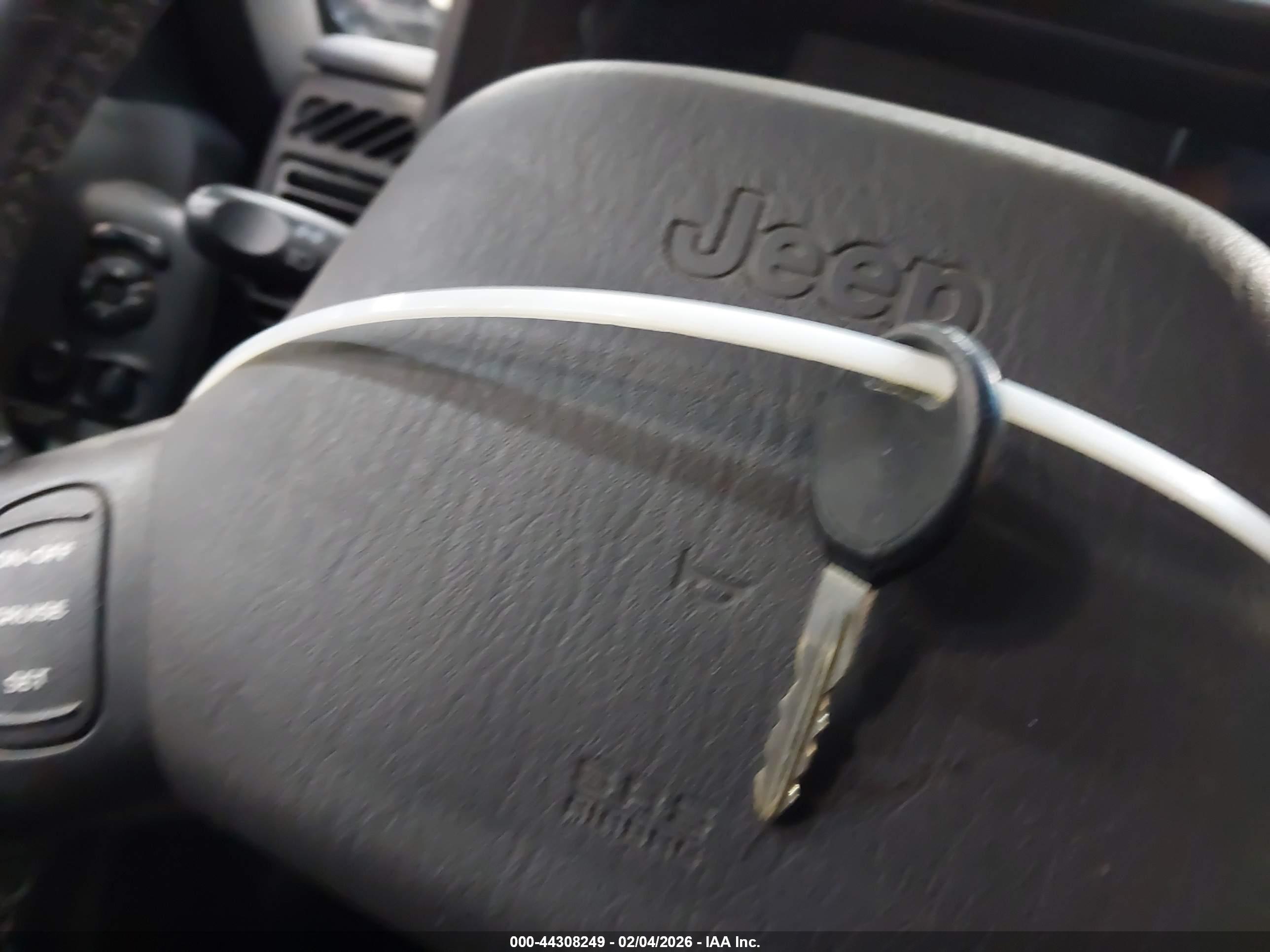 JEEP CHEROKEE image 11