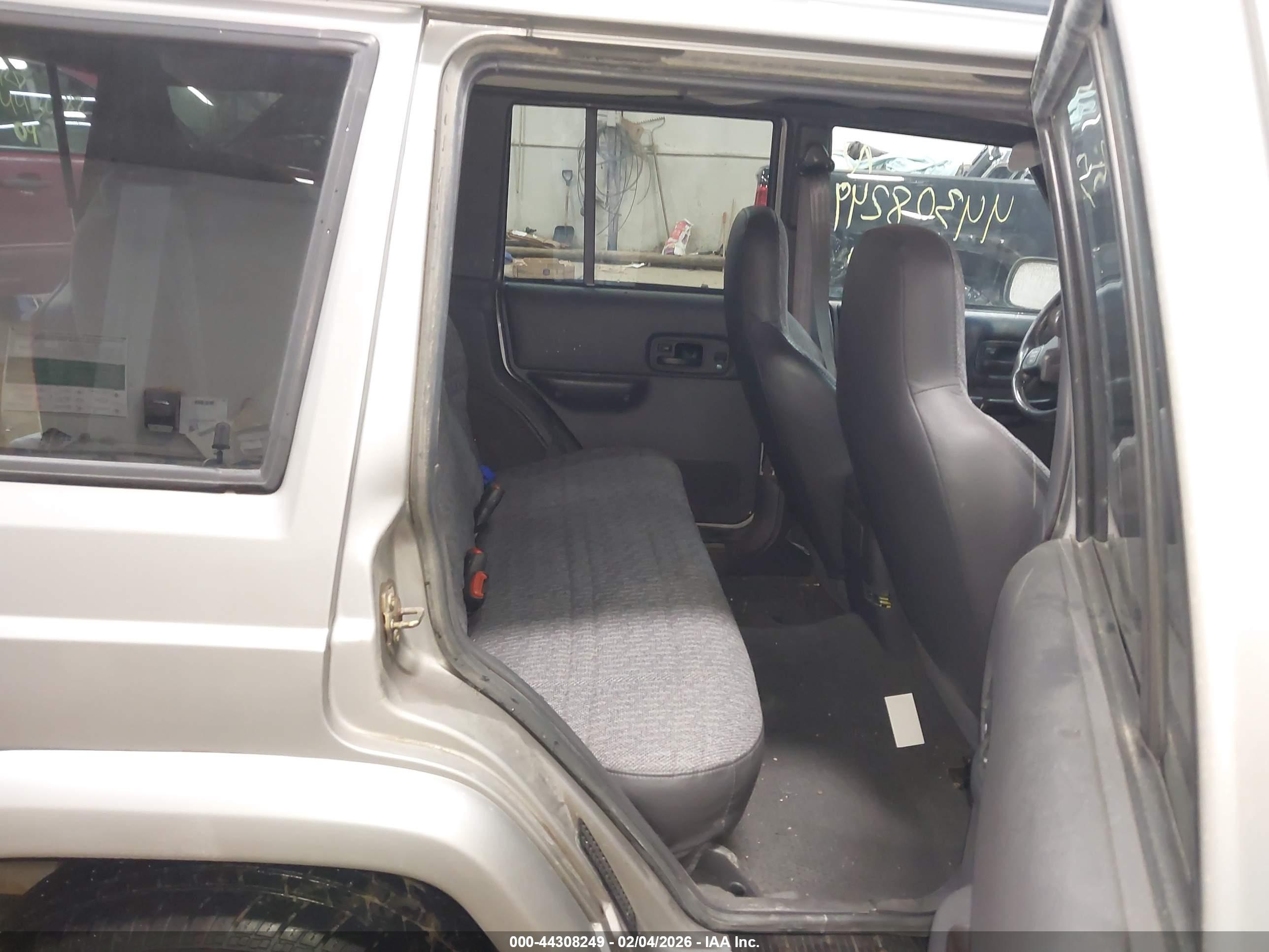 JEEP CHEROKEE image 8