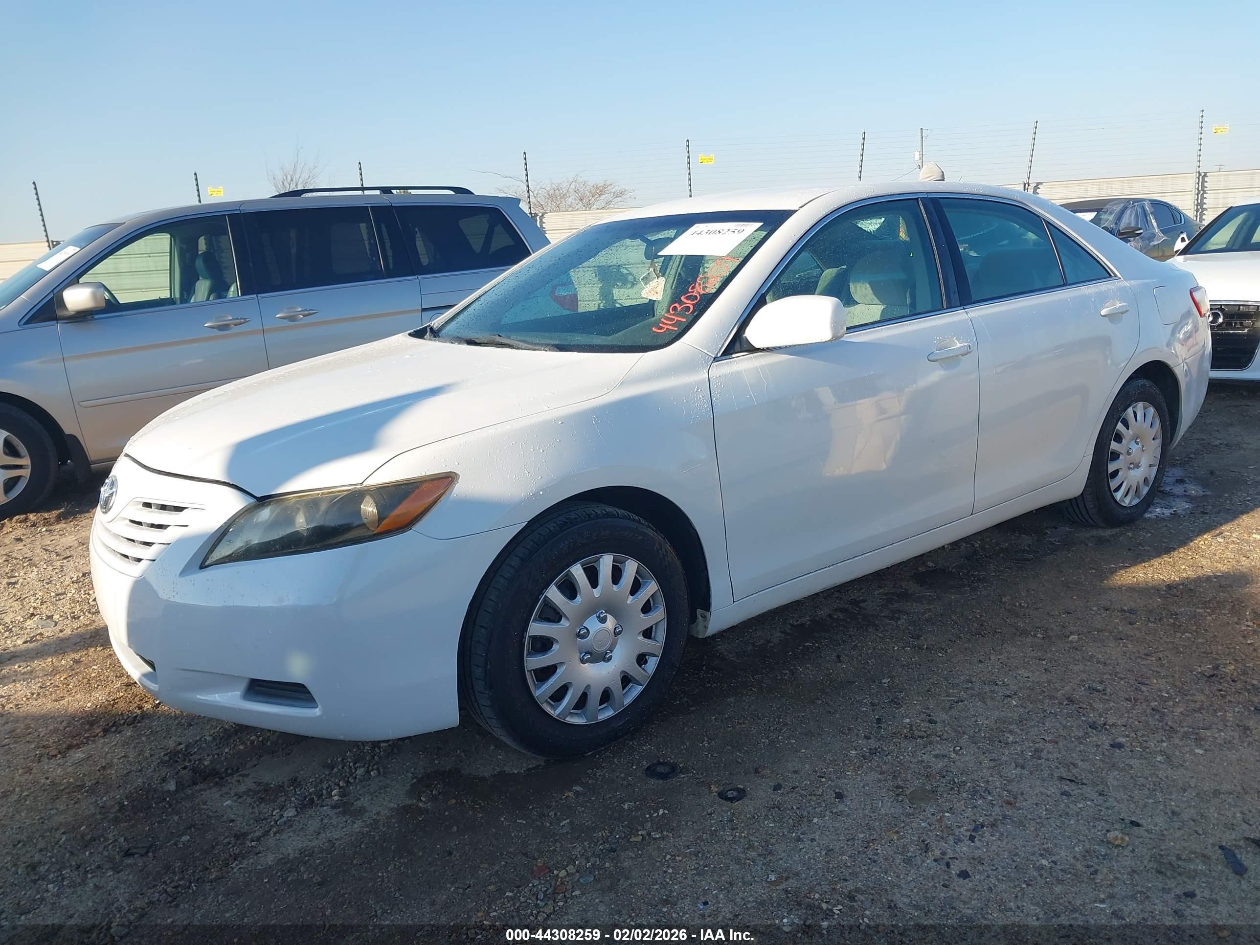TOYOTA CAMRY image 2