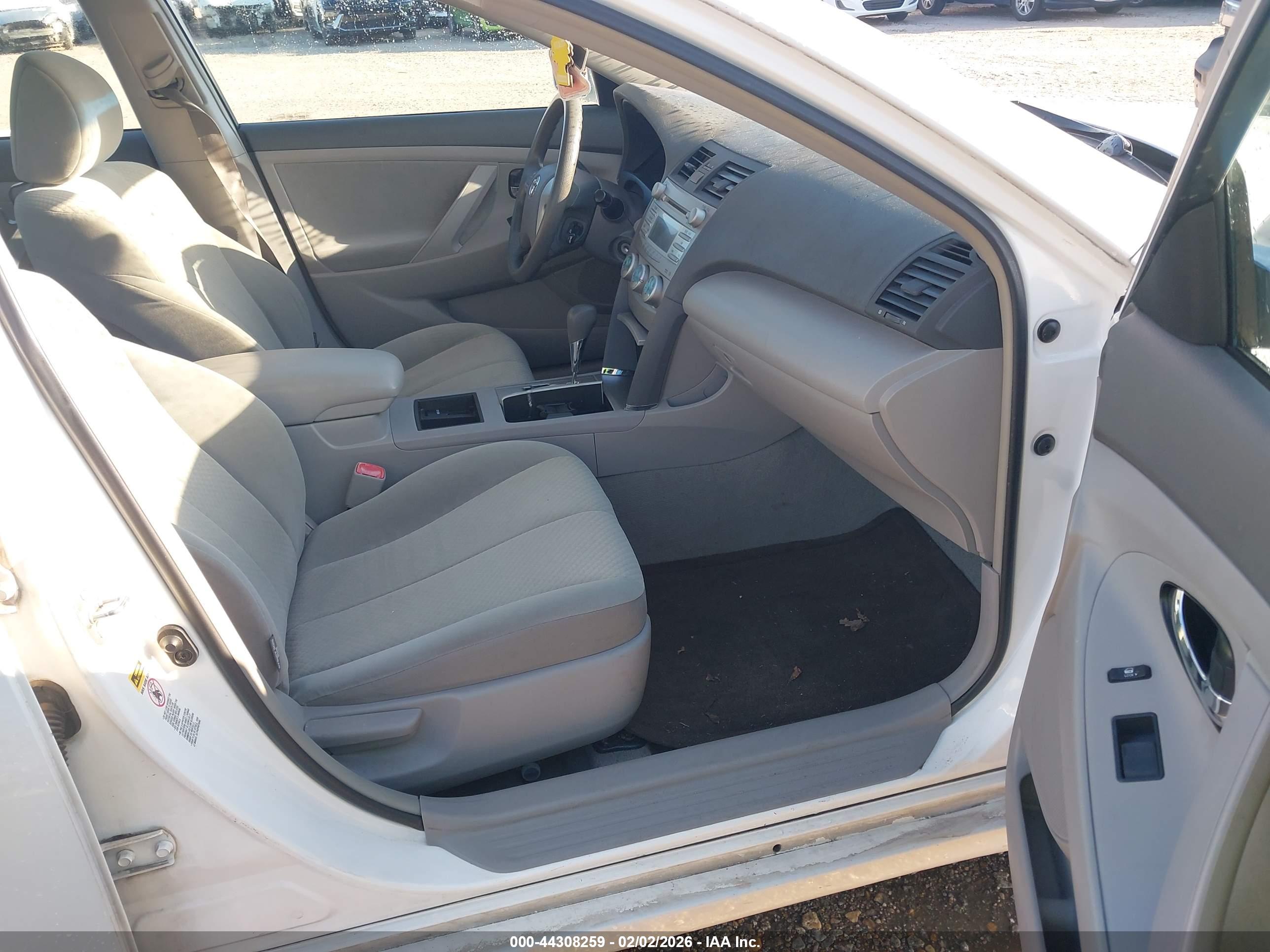 TOYOTA CAMRY image 5