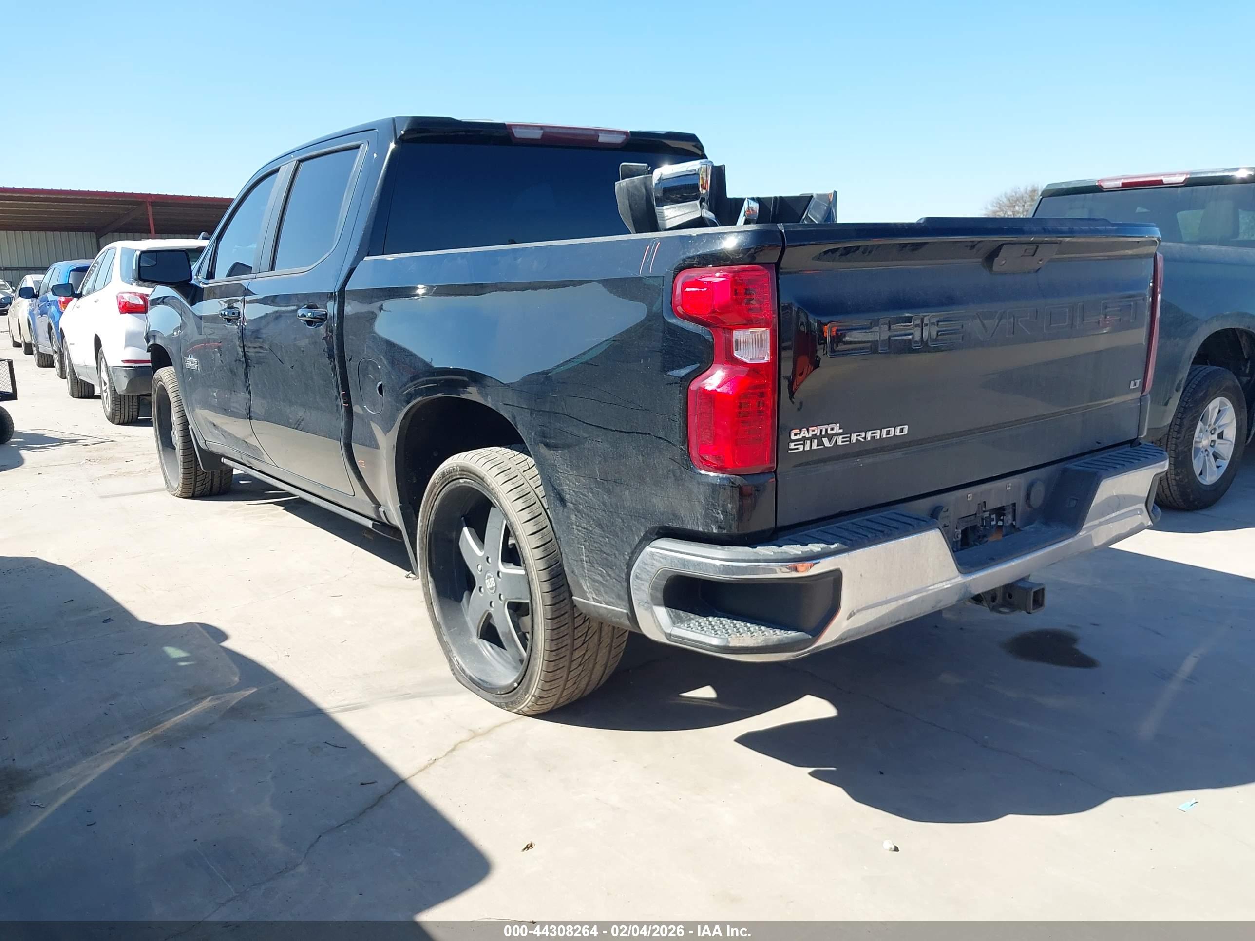 CHEVROLET SILVERADO image 3