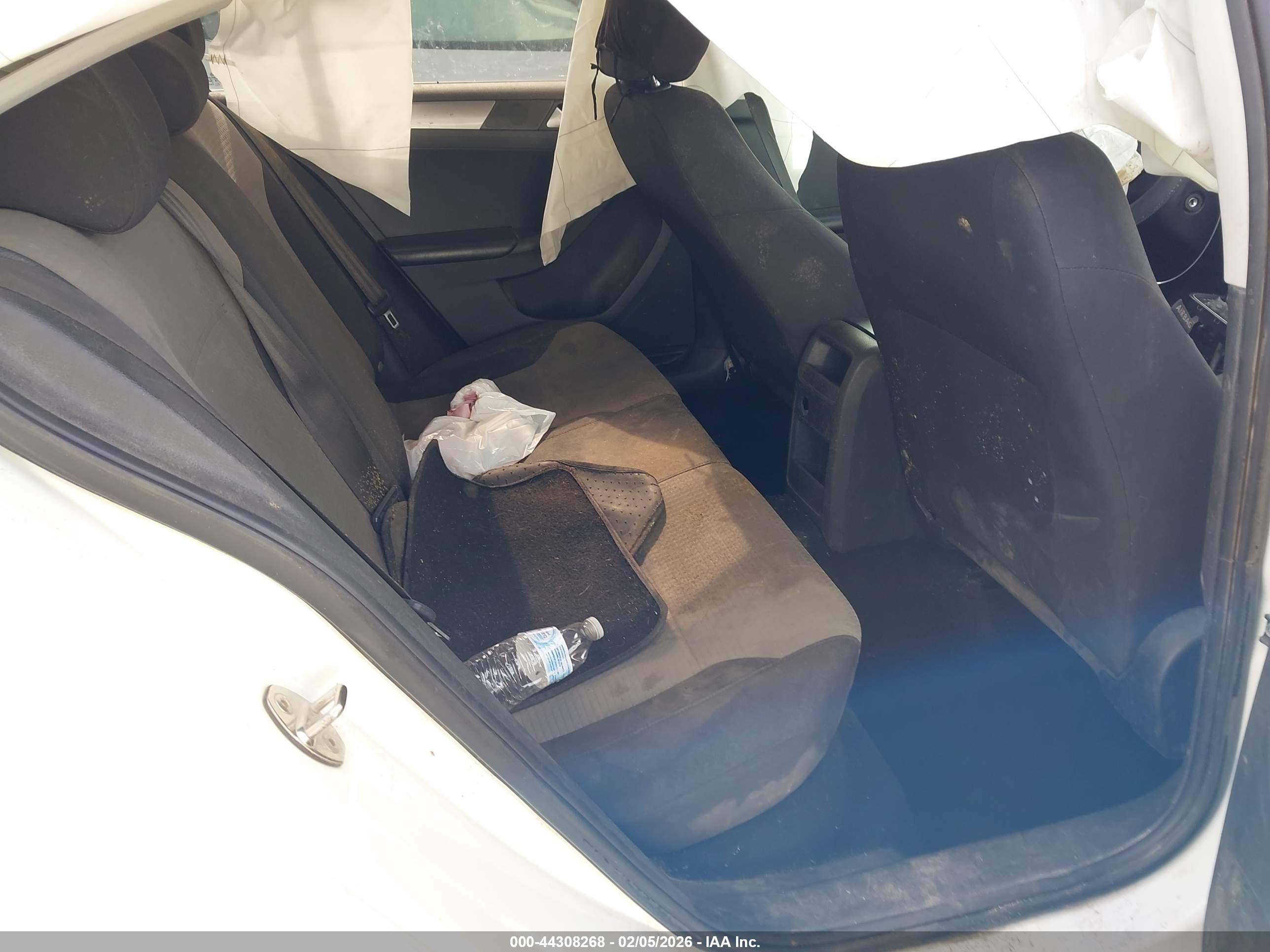 VOLKSWAGEN JETTA image 8