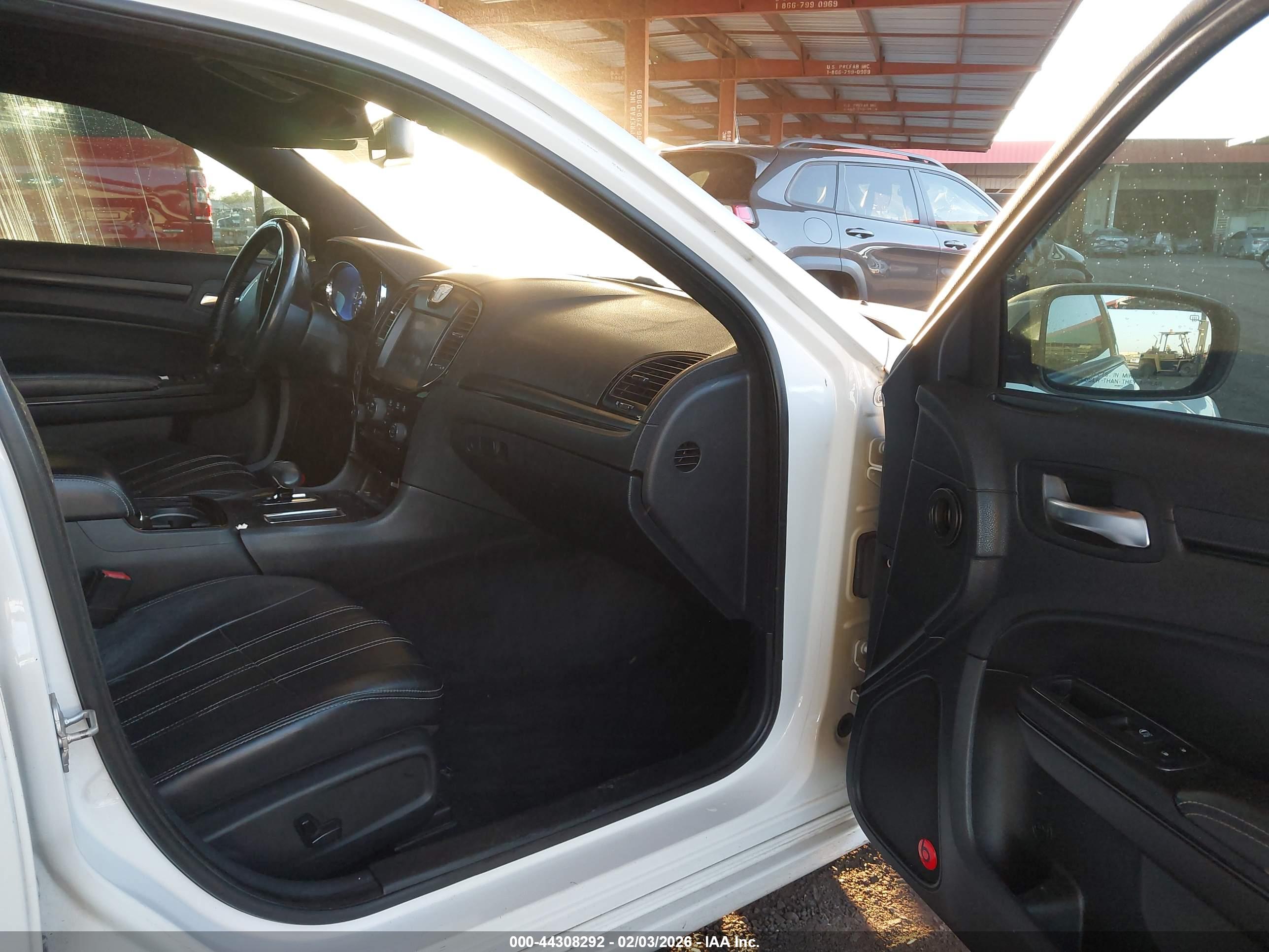 CHRYSLER 300 image 5