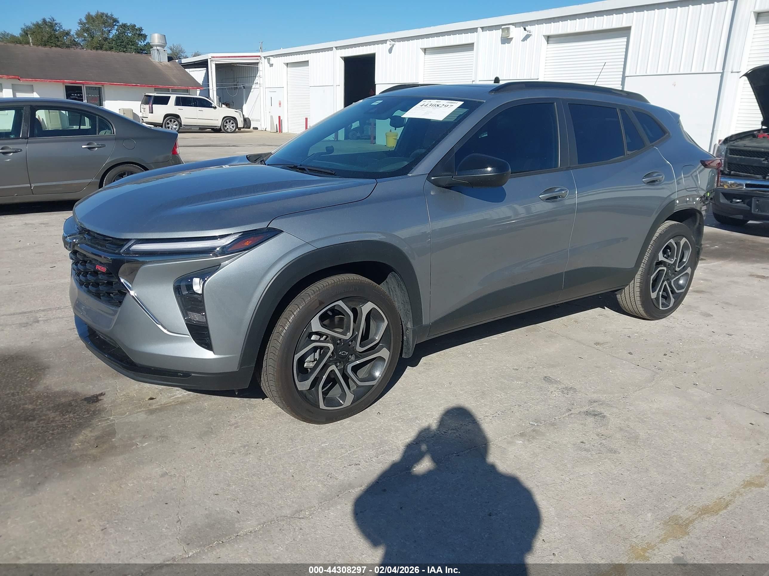 CHEVROLET TRAX image 2