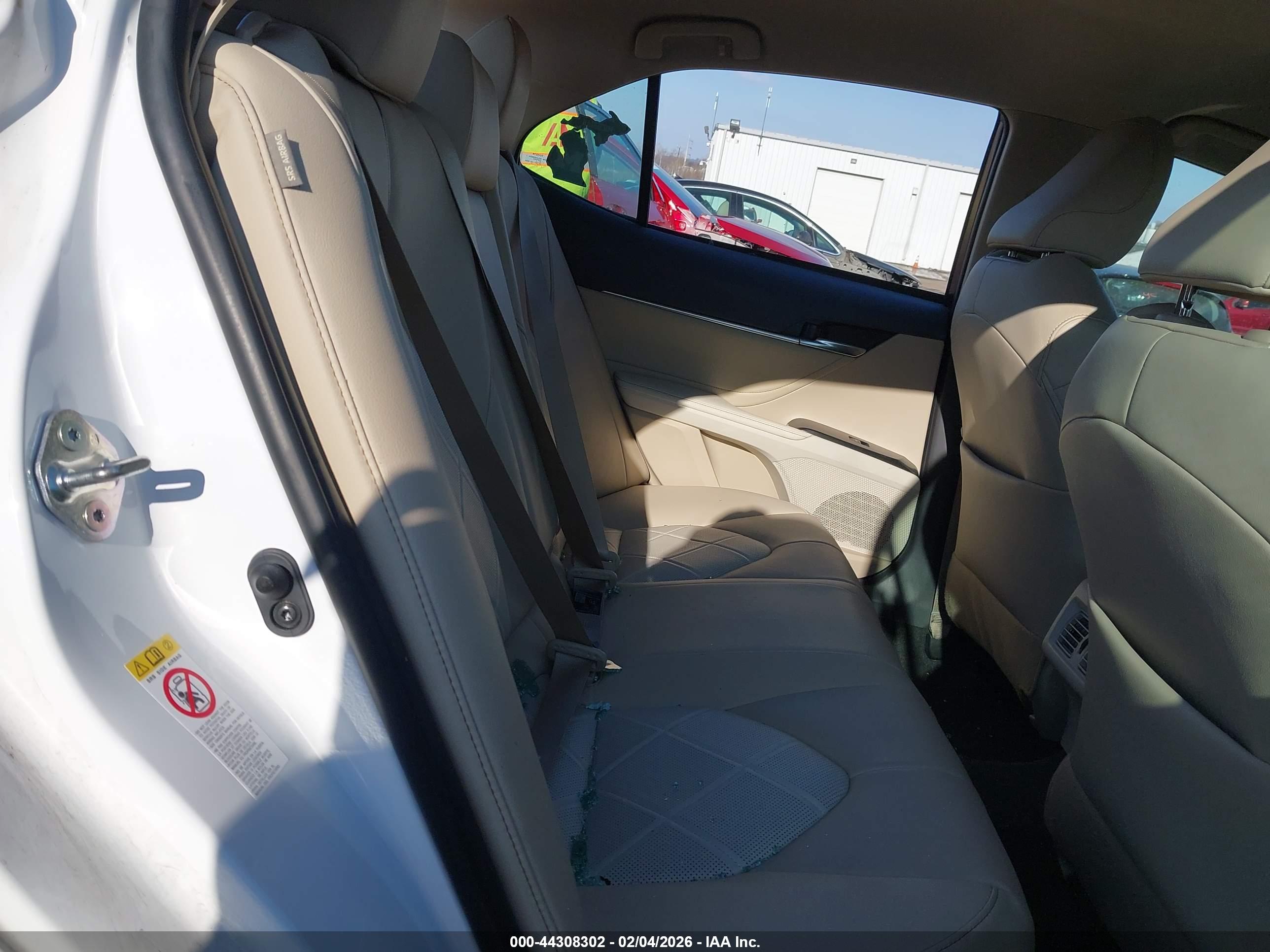 TOYOTA CAMRY image 8