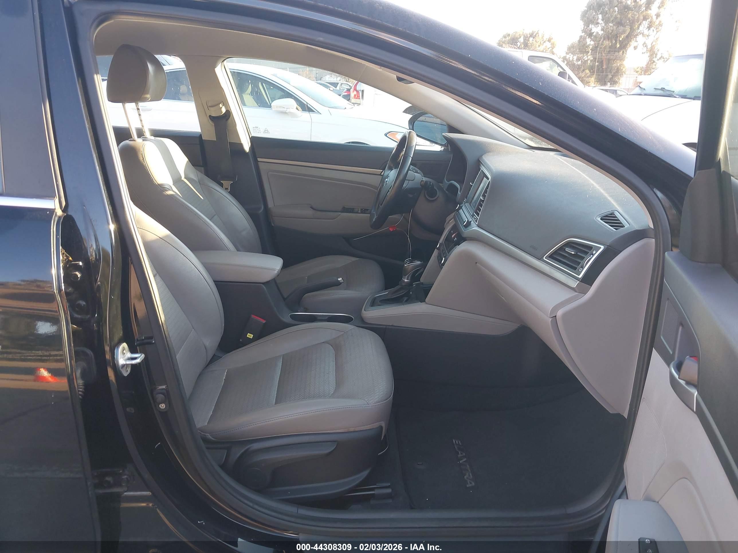 HYUNDAI ELANTRA image 5