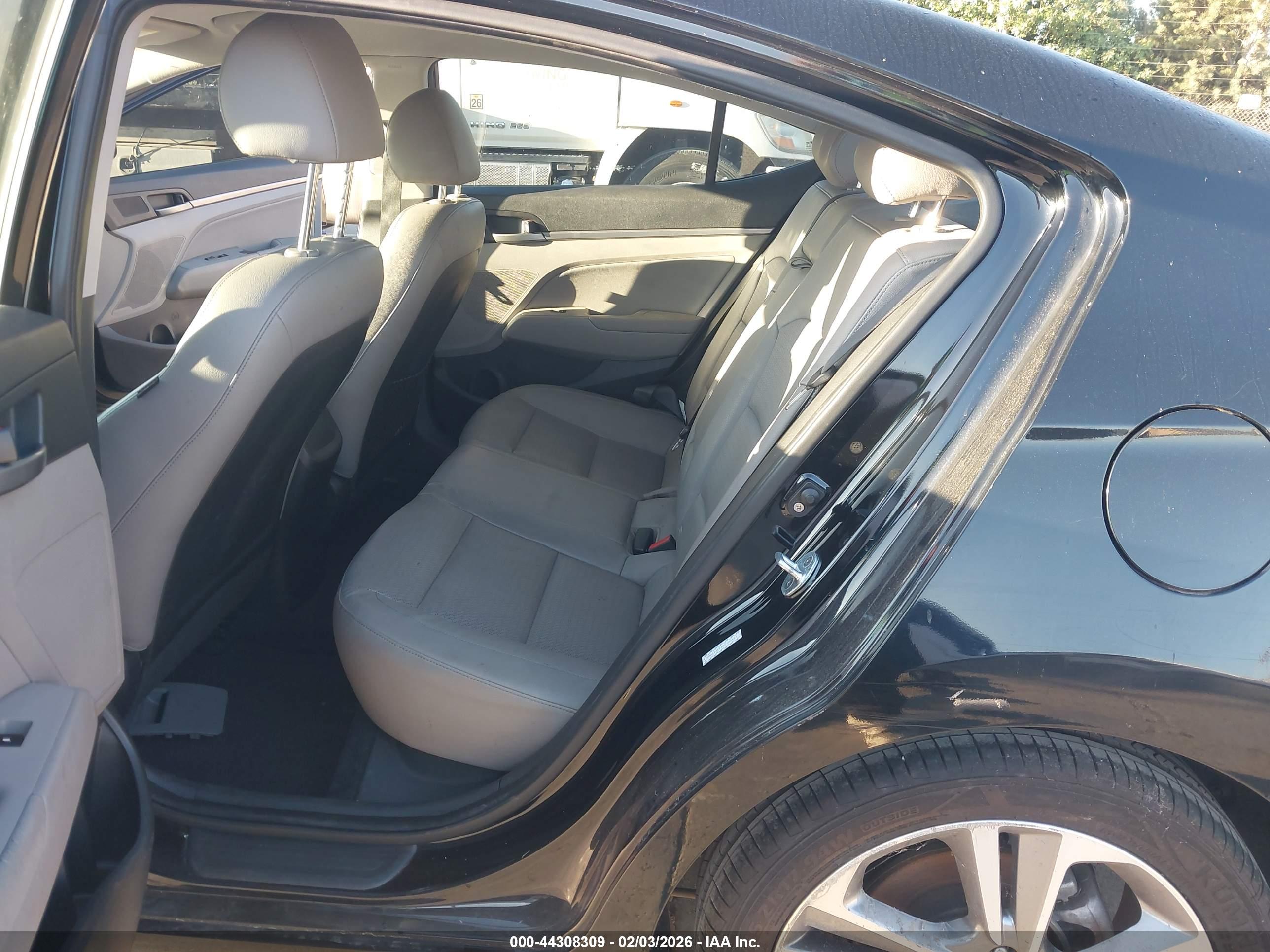 HYUNDAI ELANTRA image 8