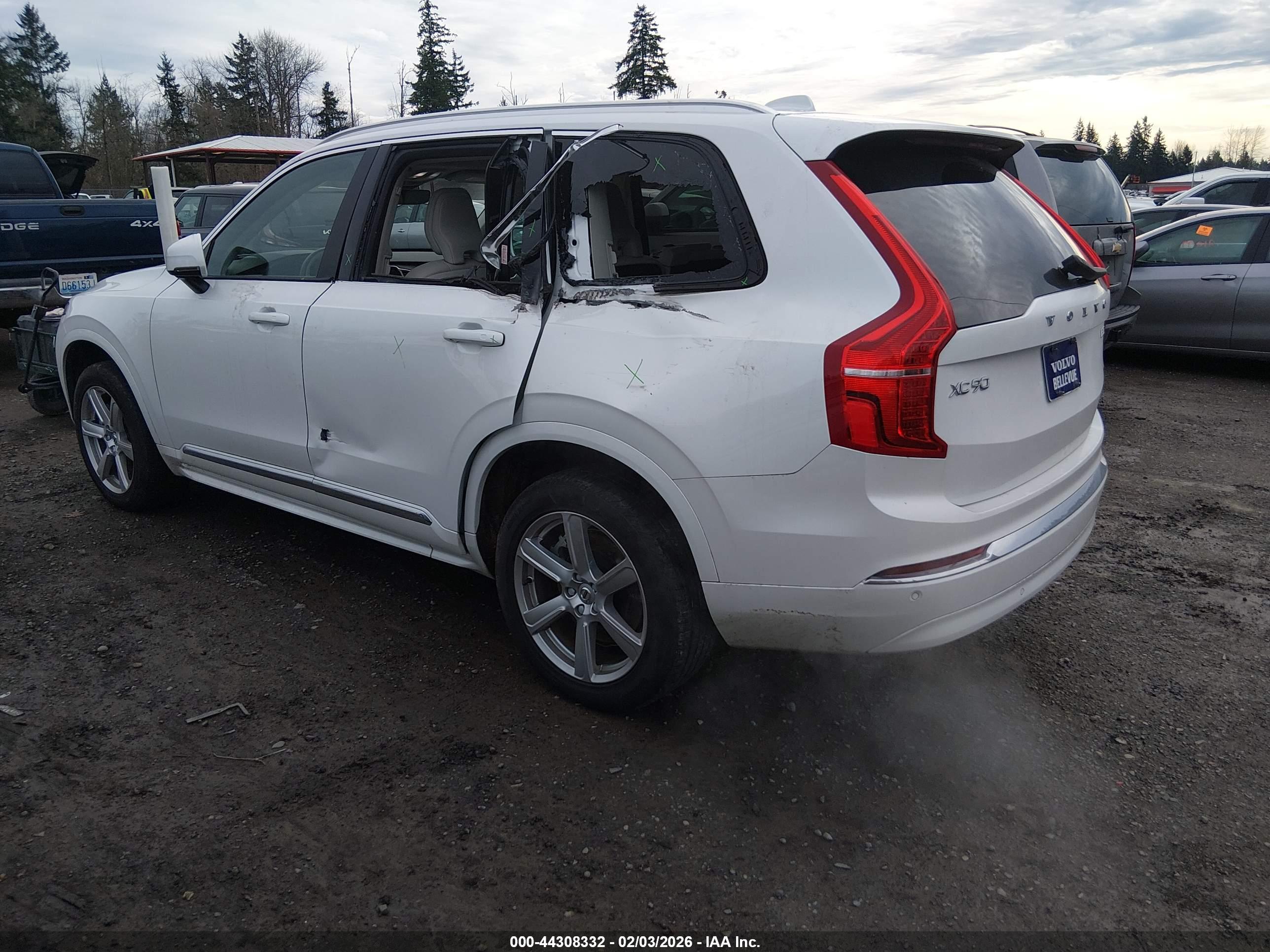 VOLVO XC90 image 3