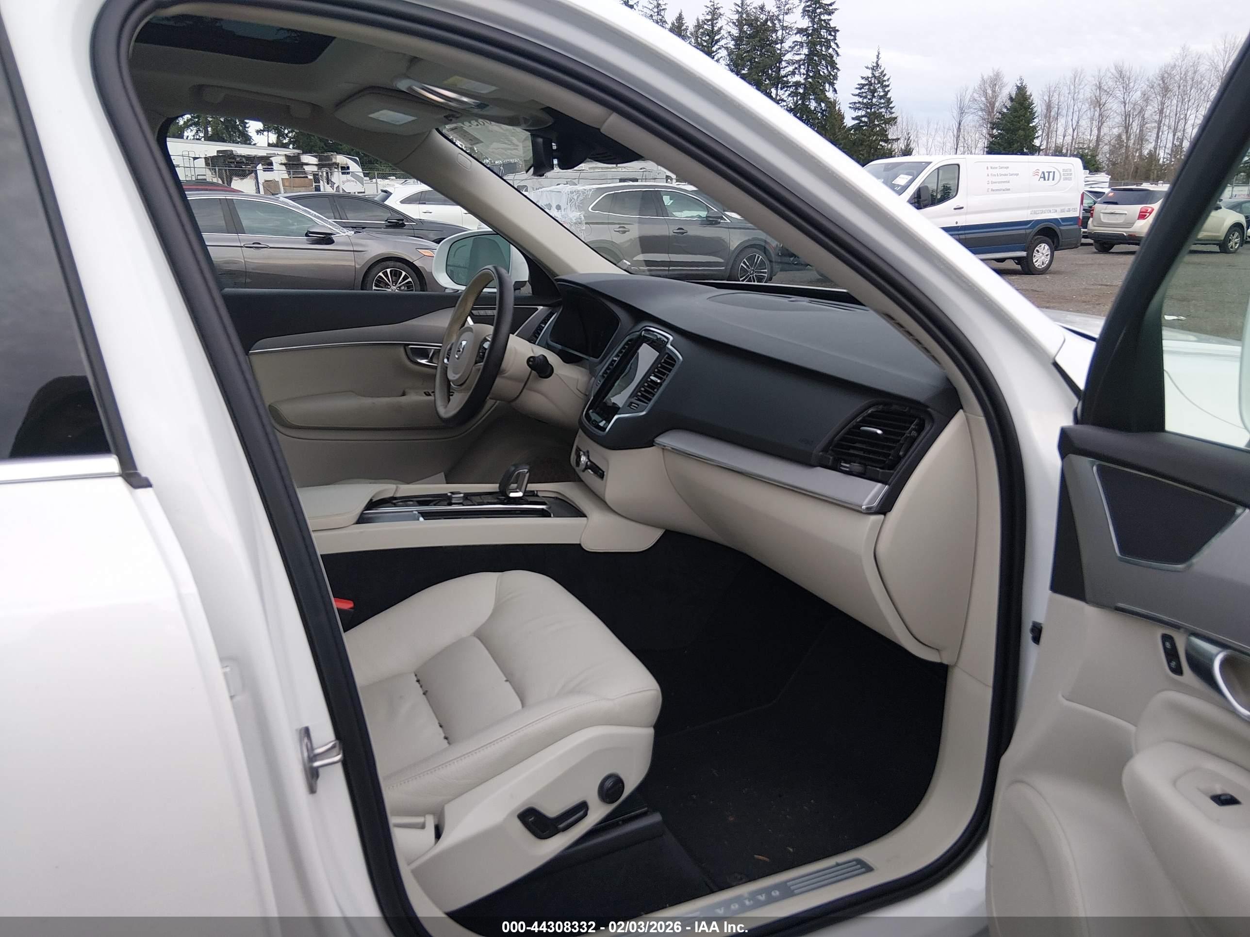 VOLVO XC90 image 5