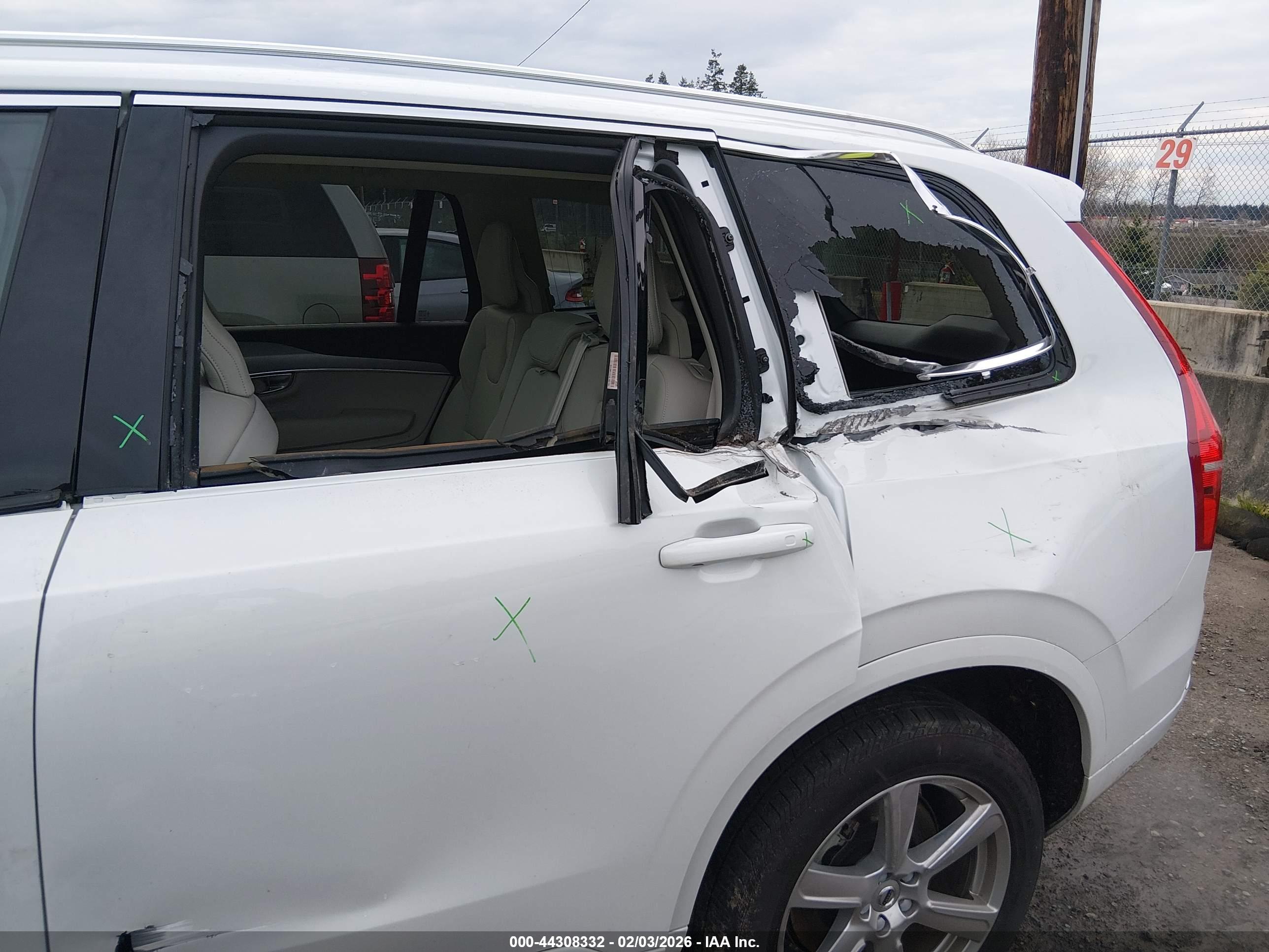 VOLVO XC90 image 6