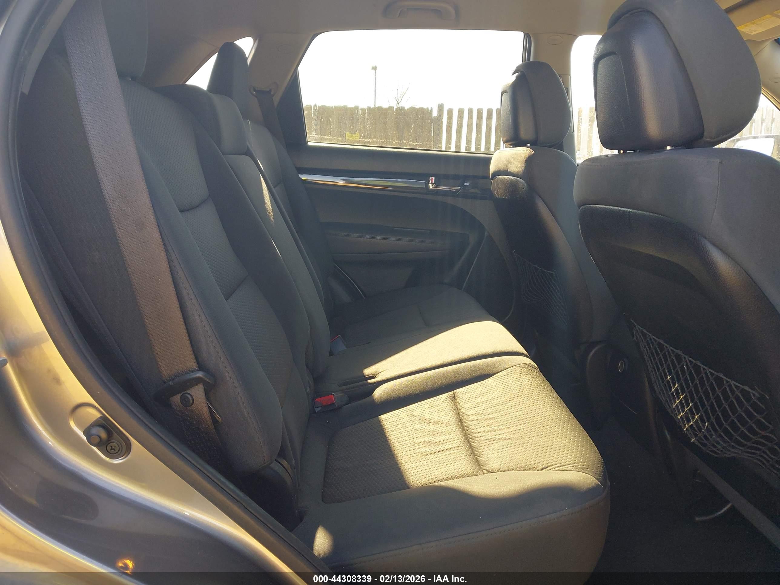 KIA SORENTO image 8