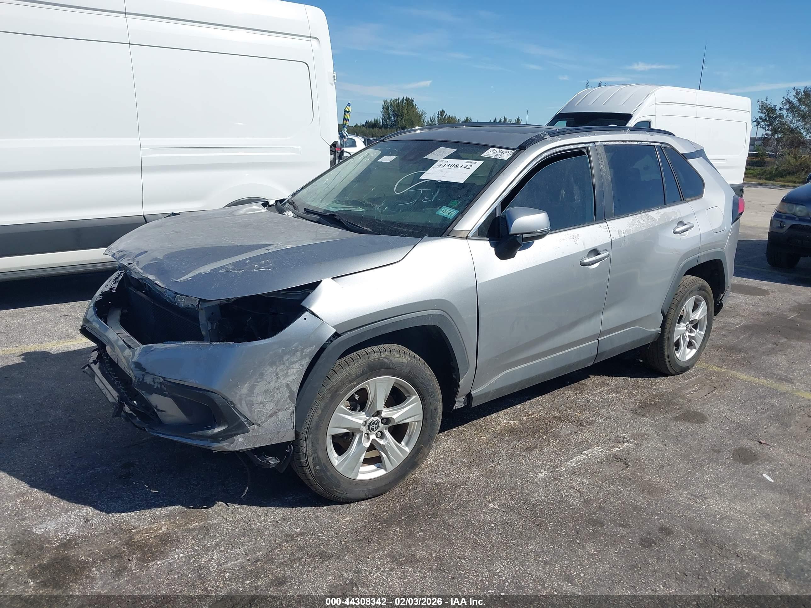TOYOTA RAV4 image 2