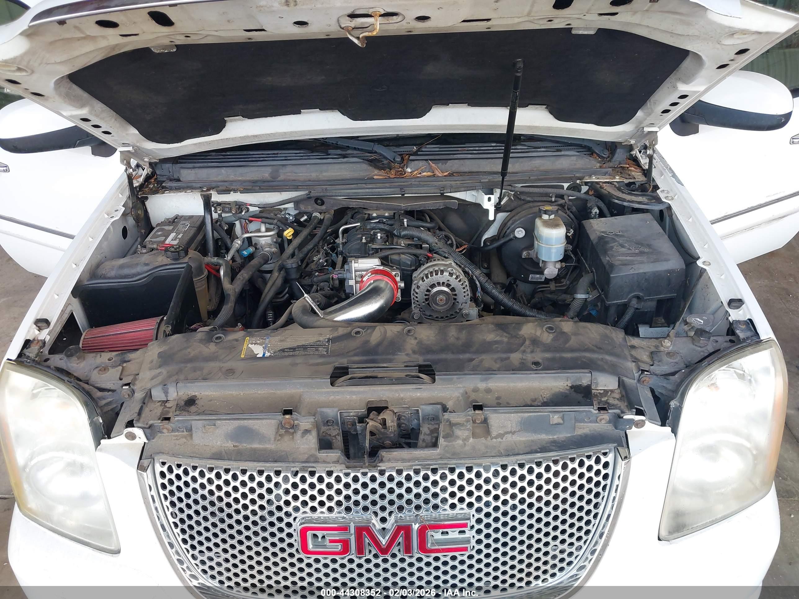 GMC YUKON image 10