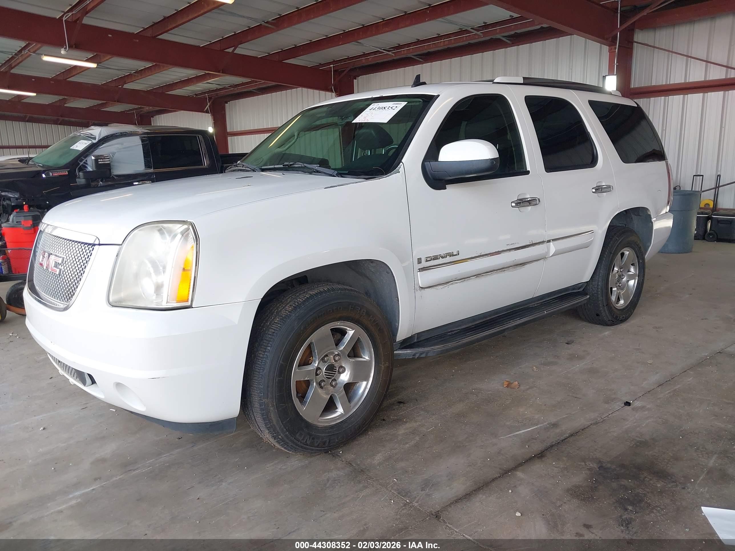 GMC YUKON image 2
