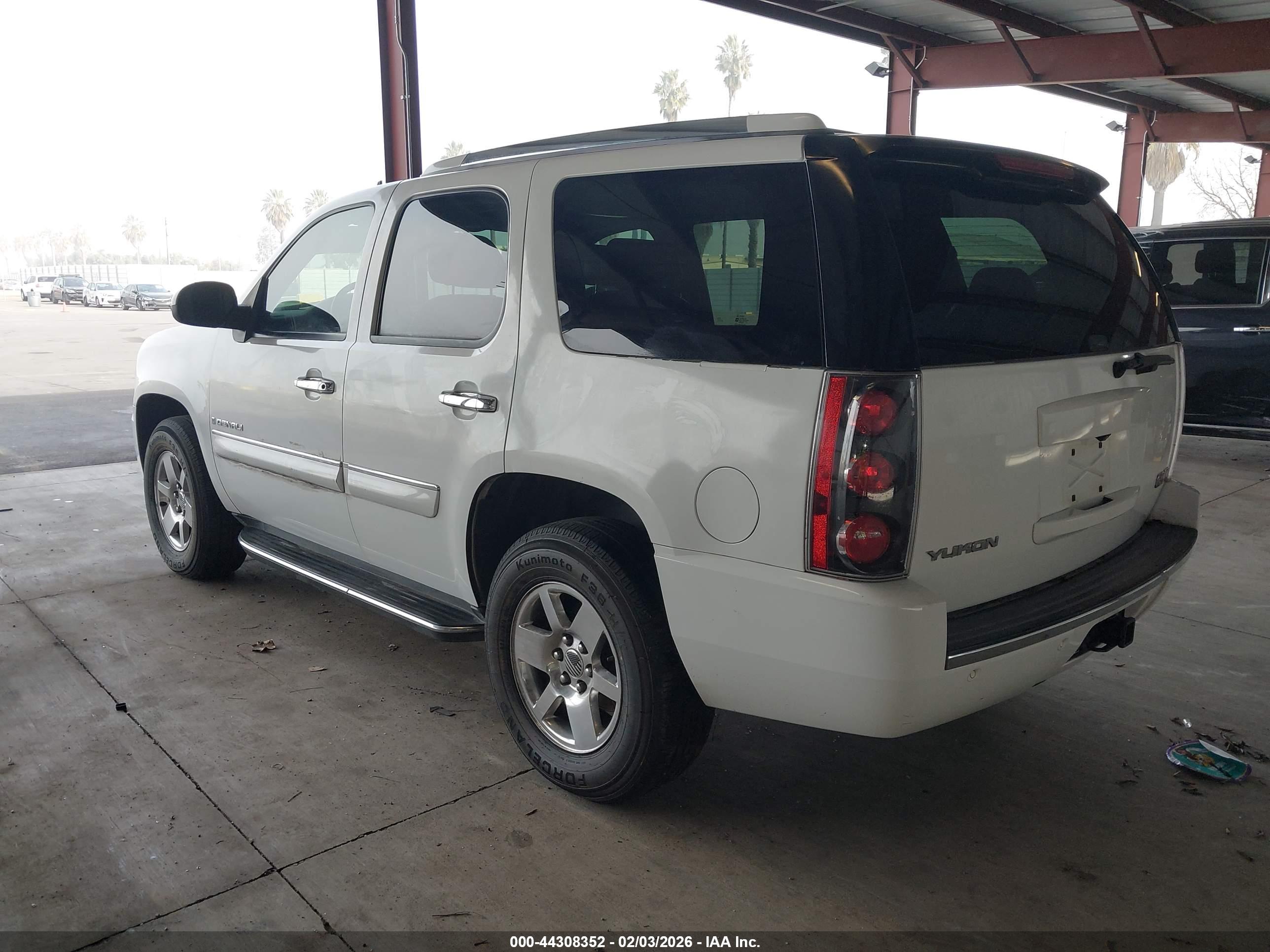 GMC YUKON image 3