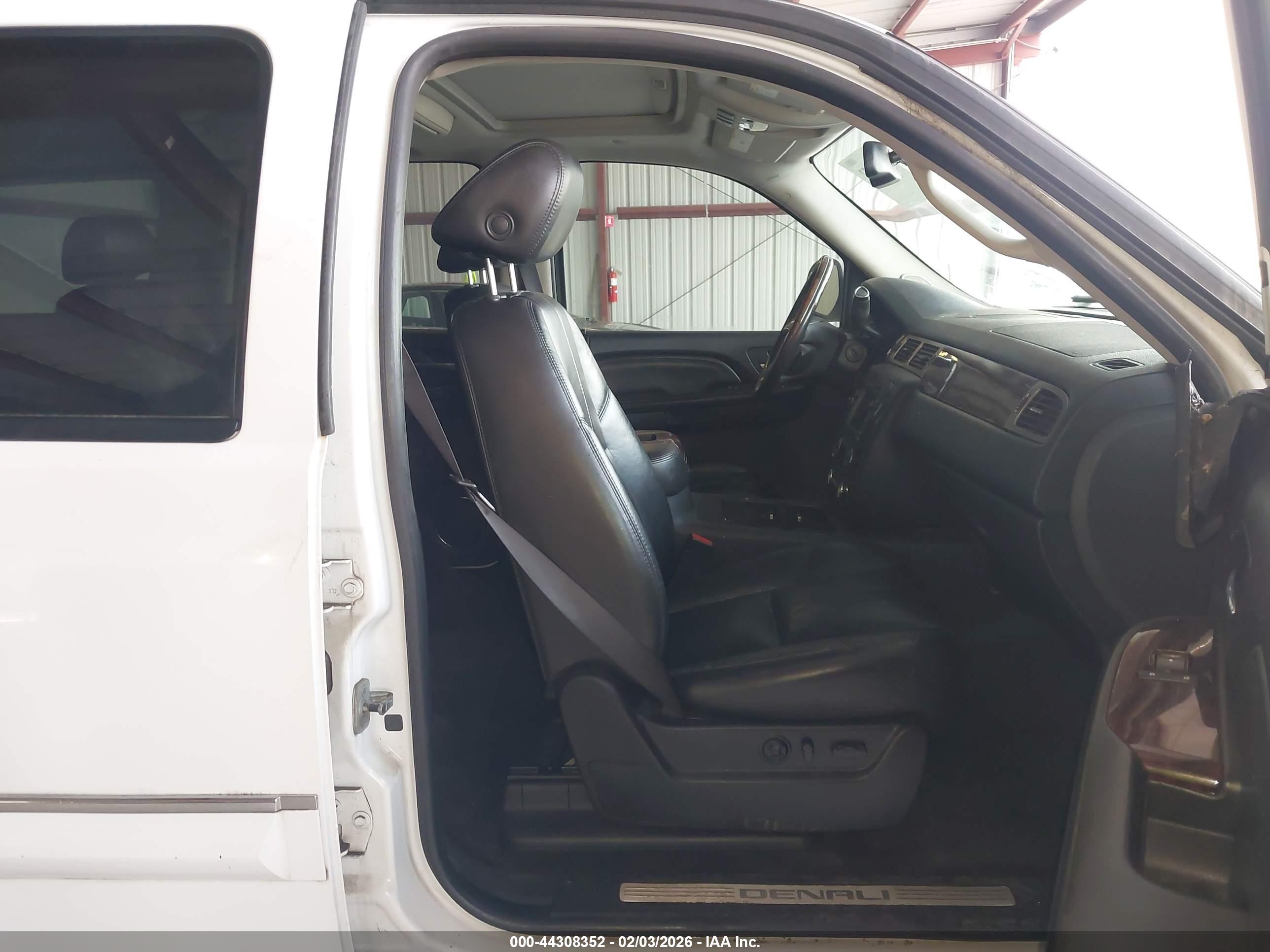 GMC YUKON image 5