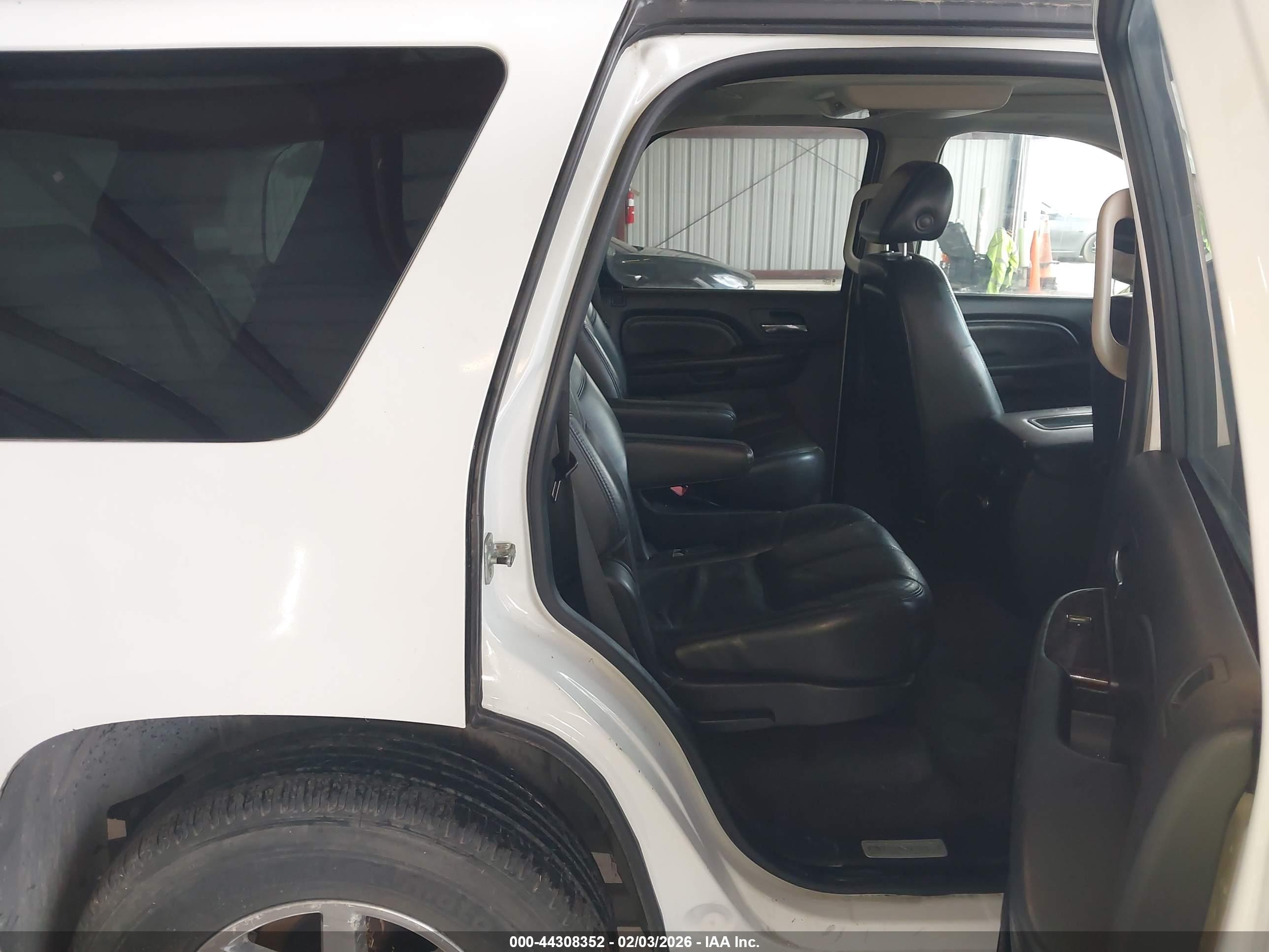 GMC YUKON image 8