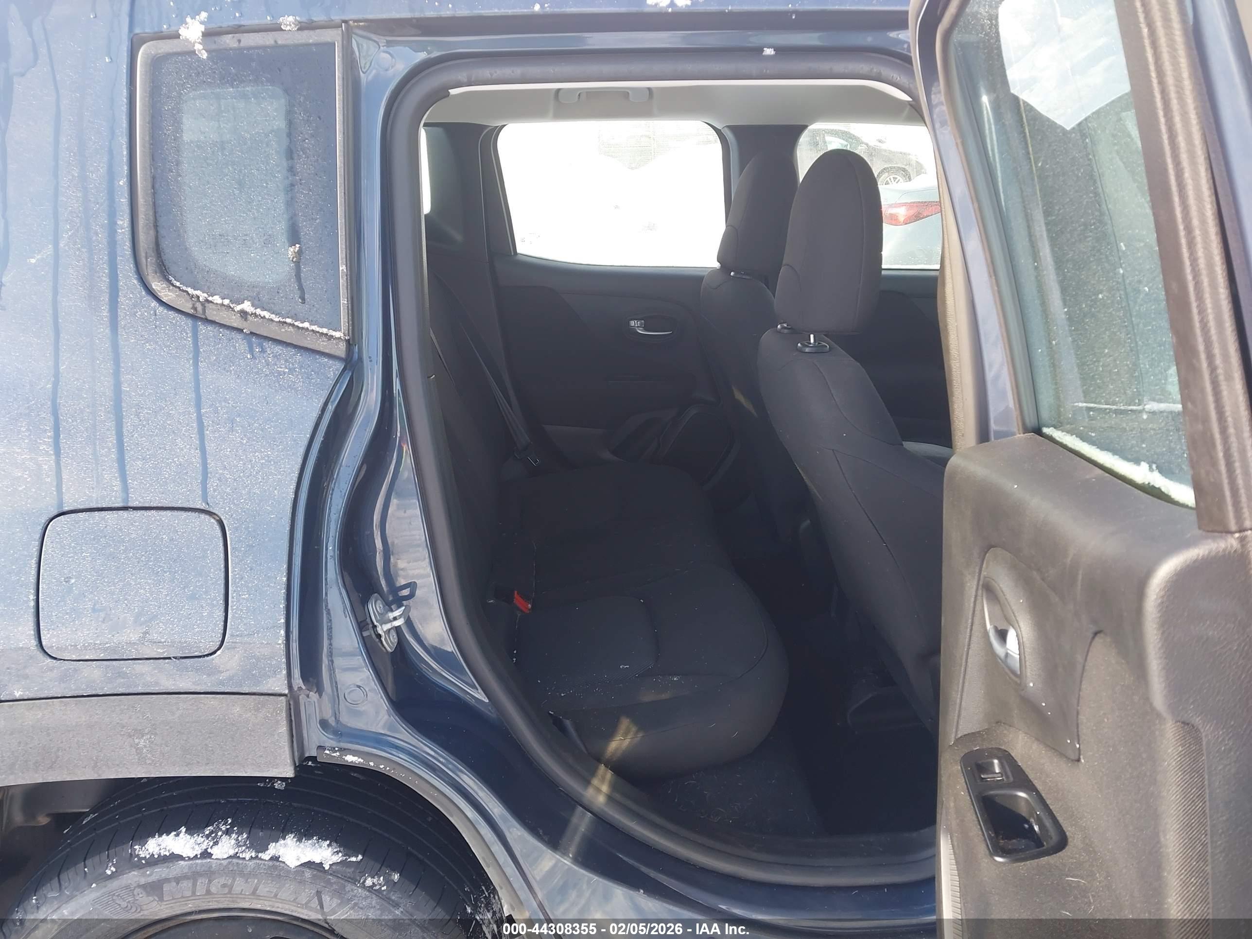 JEEP RENEGADE image 8