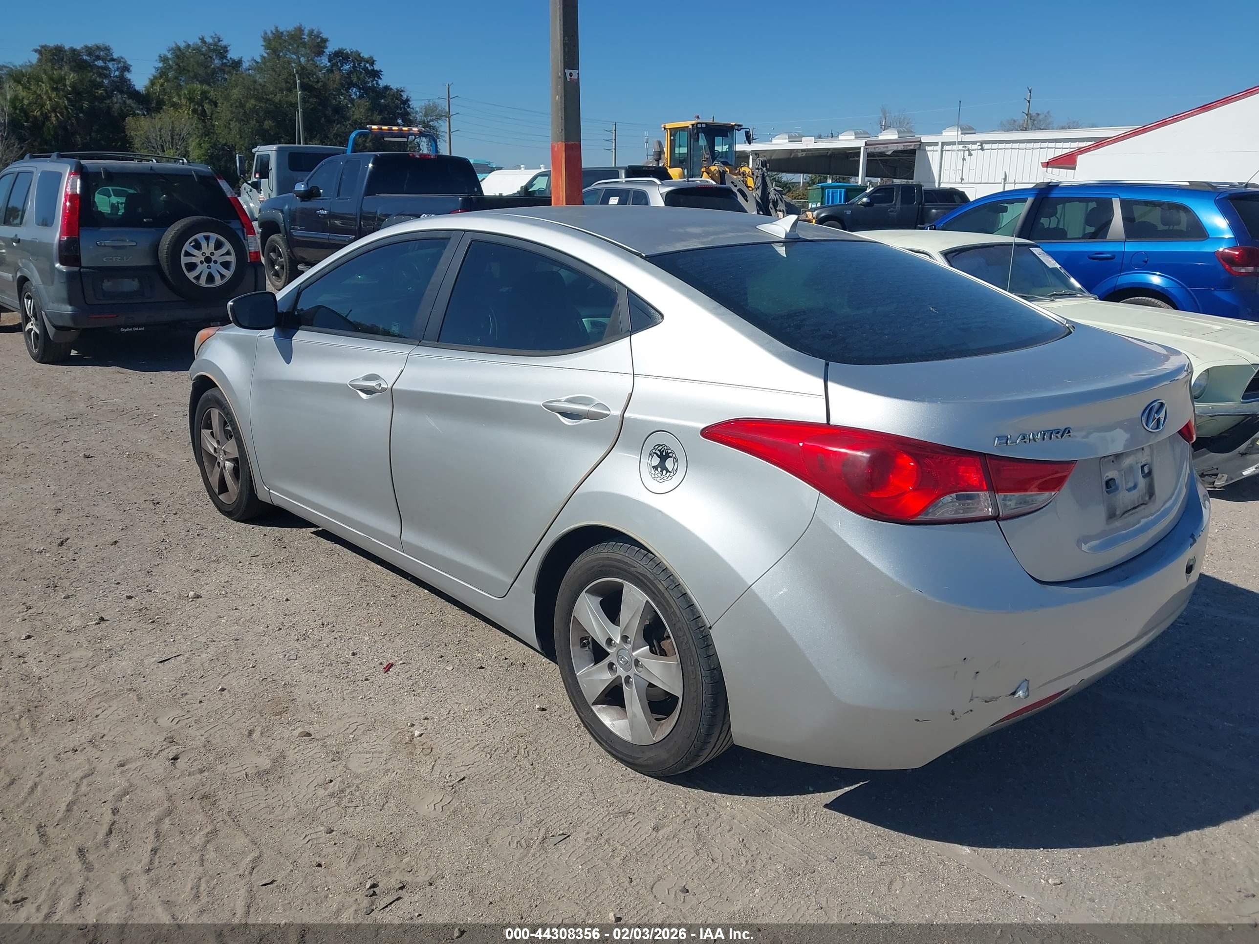 HYUNDAI ELANTRA image 3
