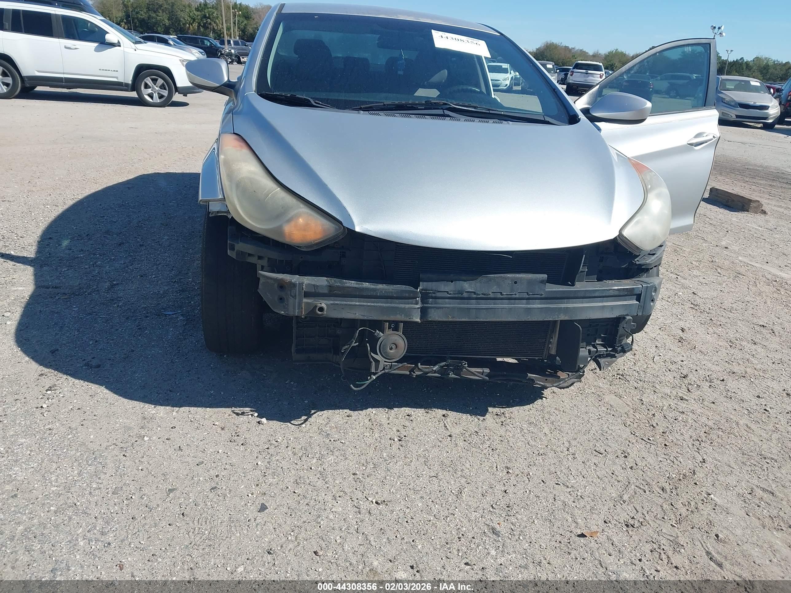 HYUNDAI ELANTRA image 6