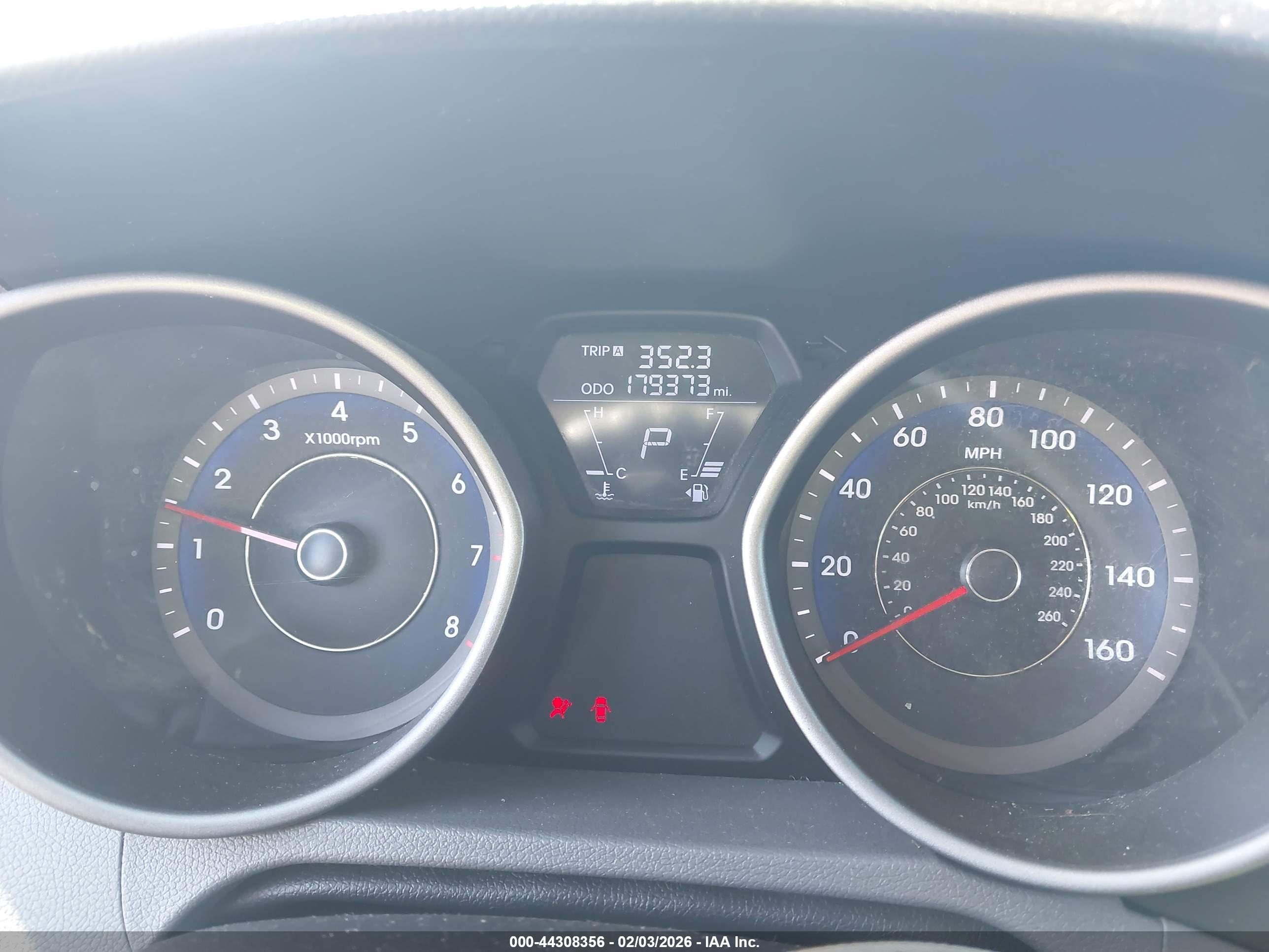 HYUNDAI ELANTRA image 7
