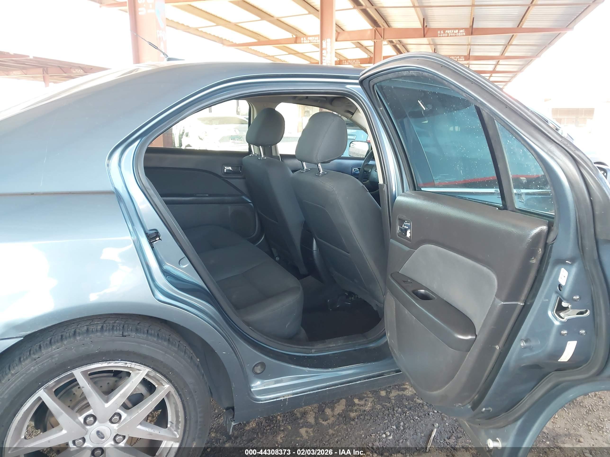 FORD FUSION image 8