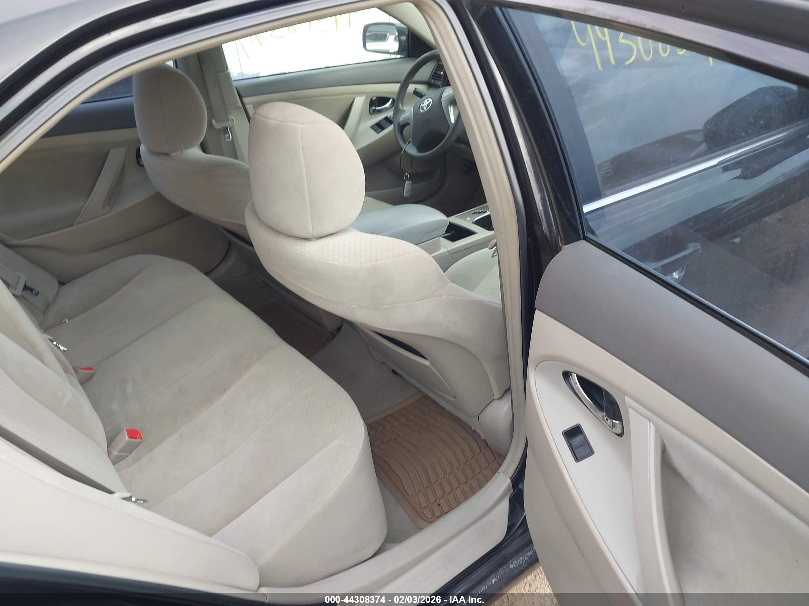 TOYOTA CAMRY image 8