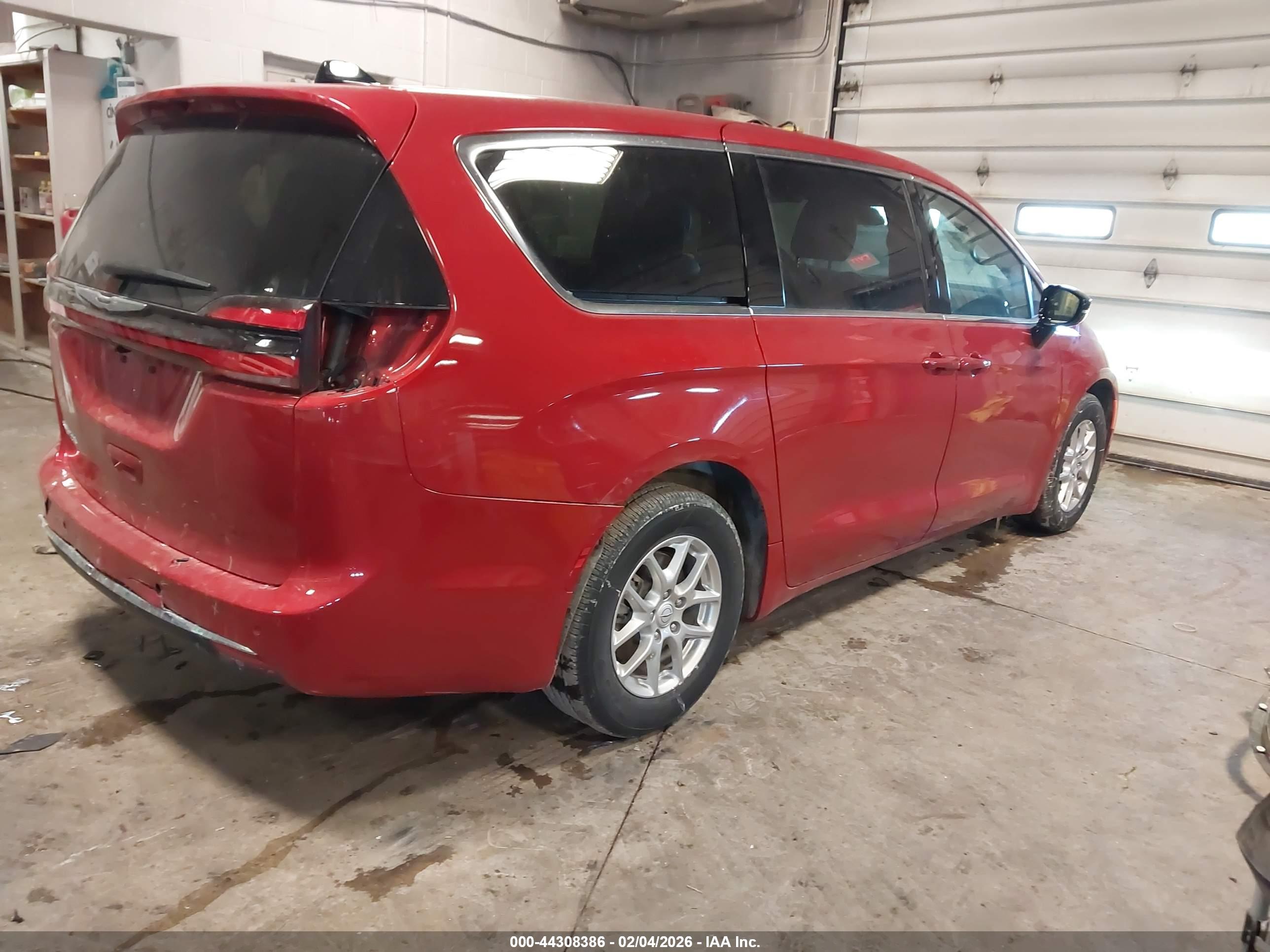 CHRYSLER PACIFICA image 4