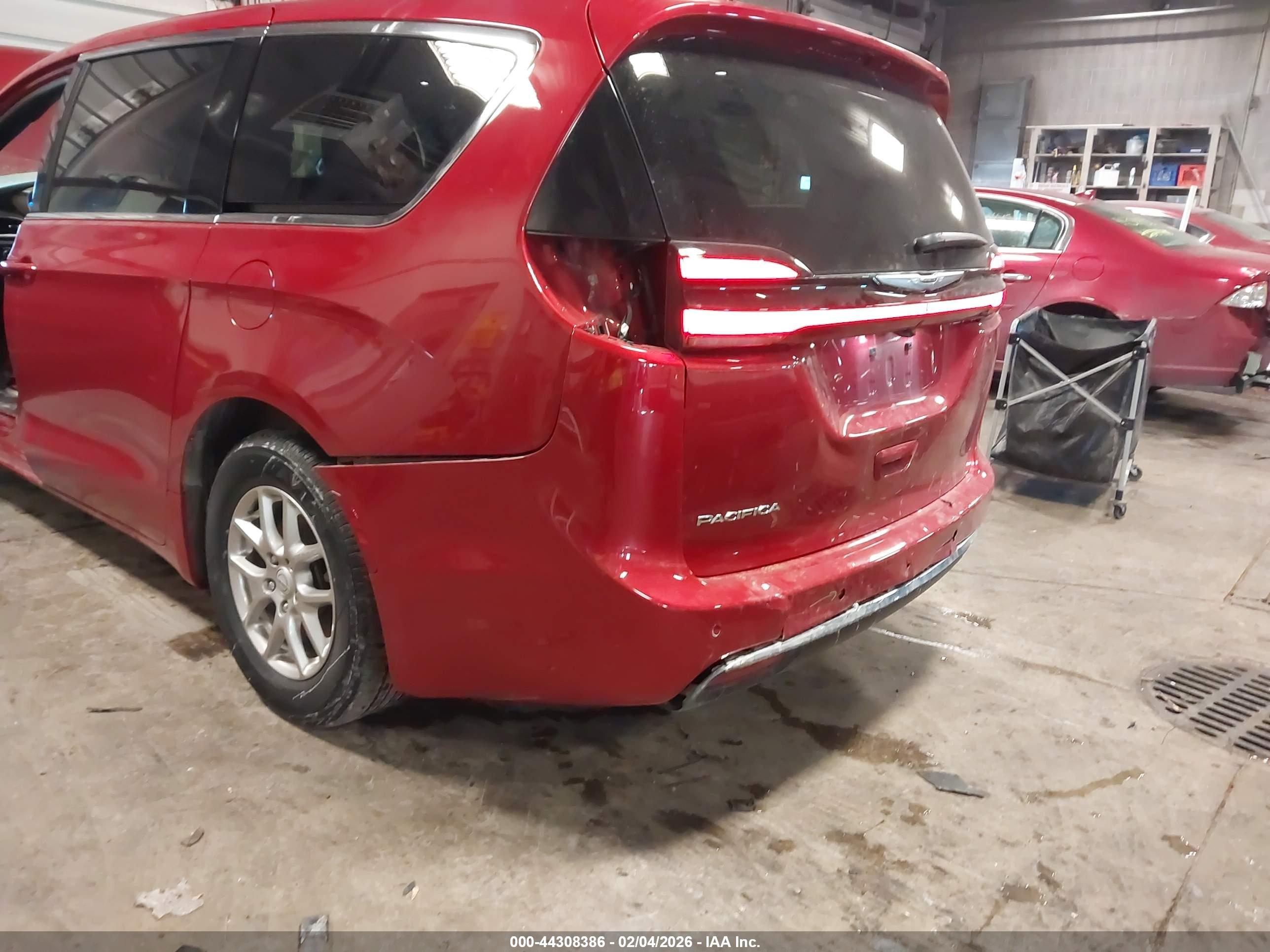 CHRYSLER PACIFICA image 6
