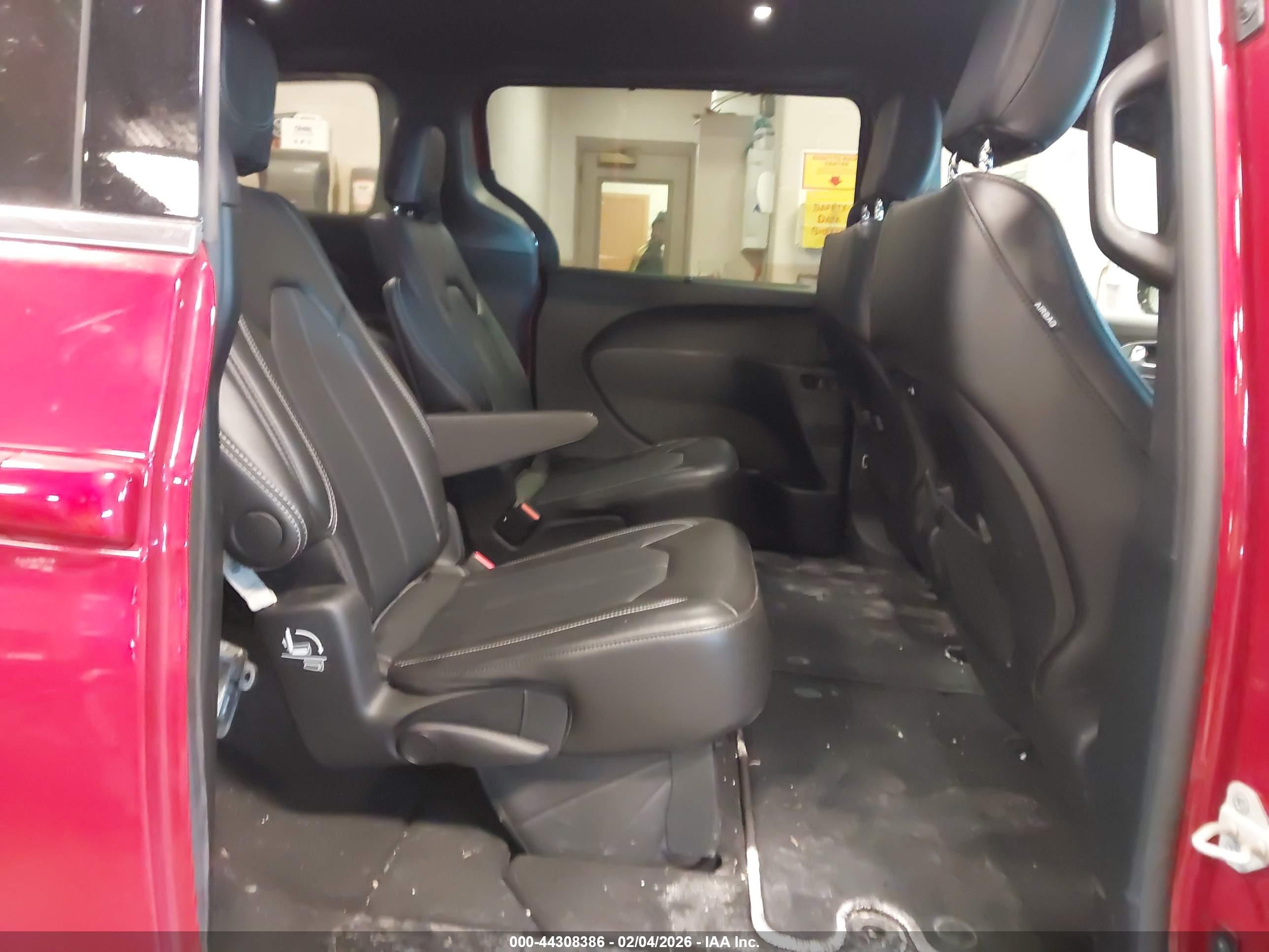 CHRYSLER PACIFICA image 8