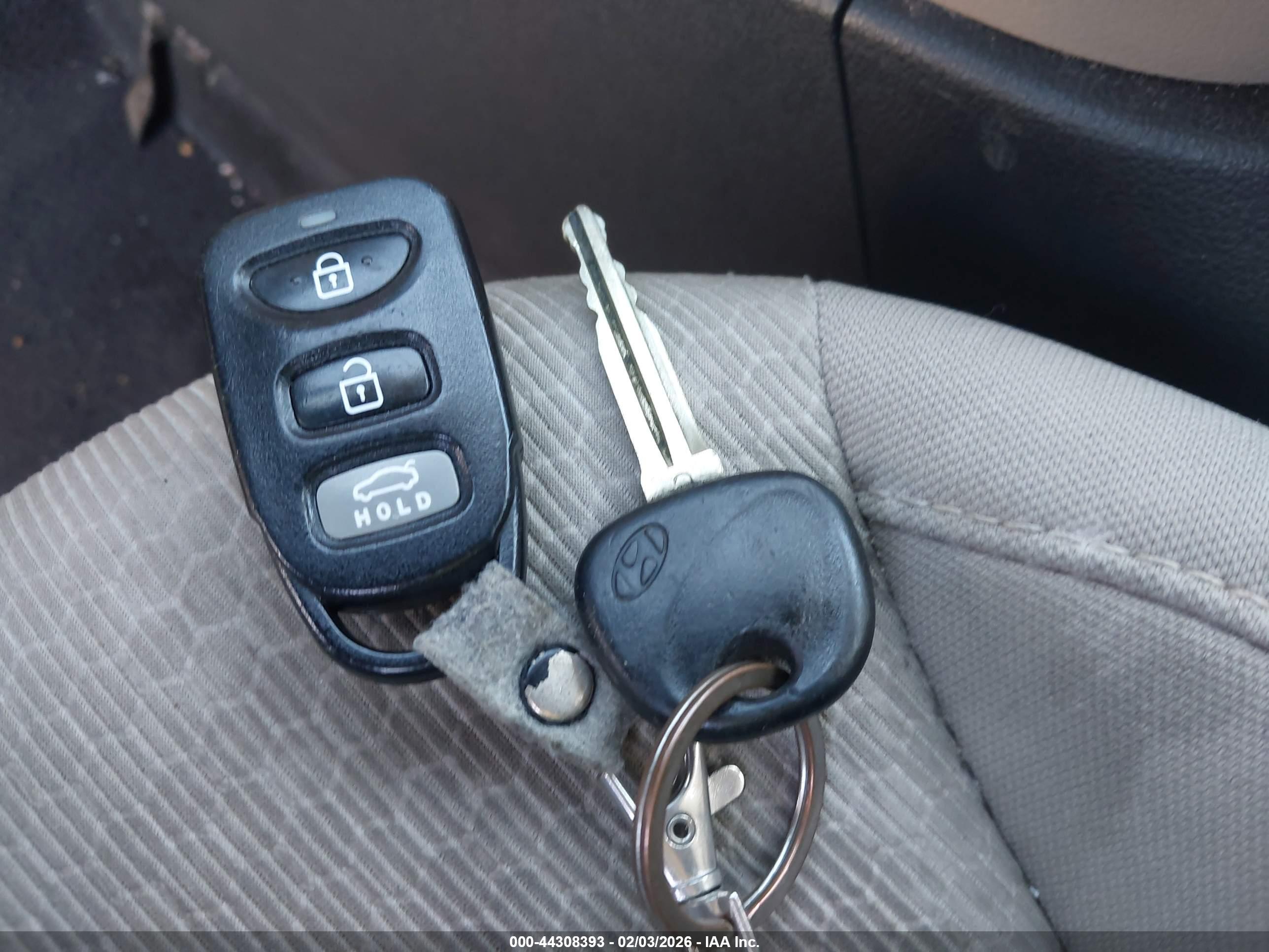 HYUNDAI ELANTRA image 11